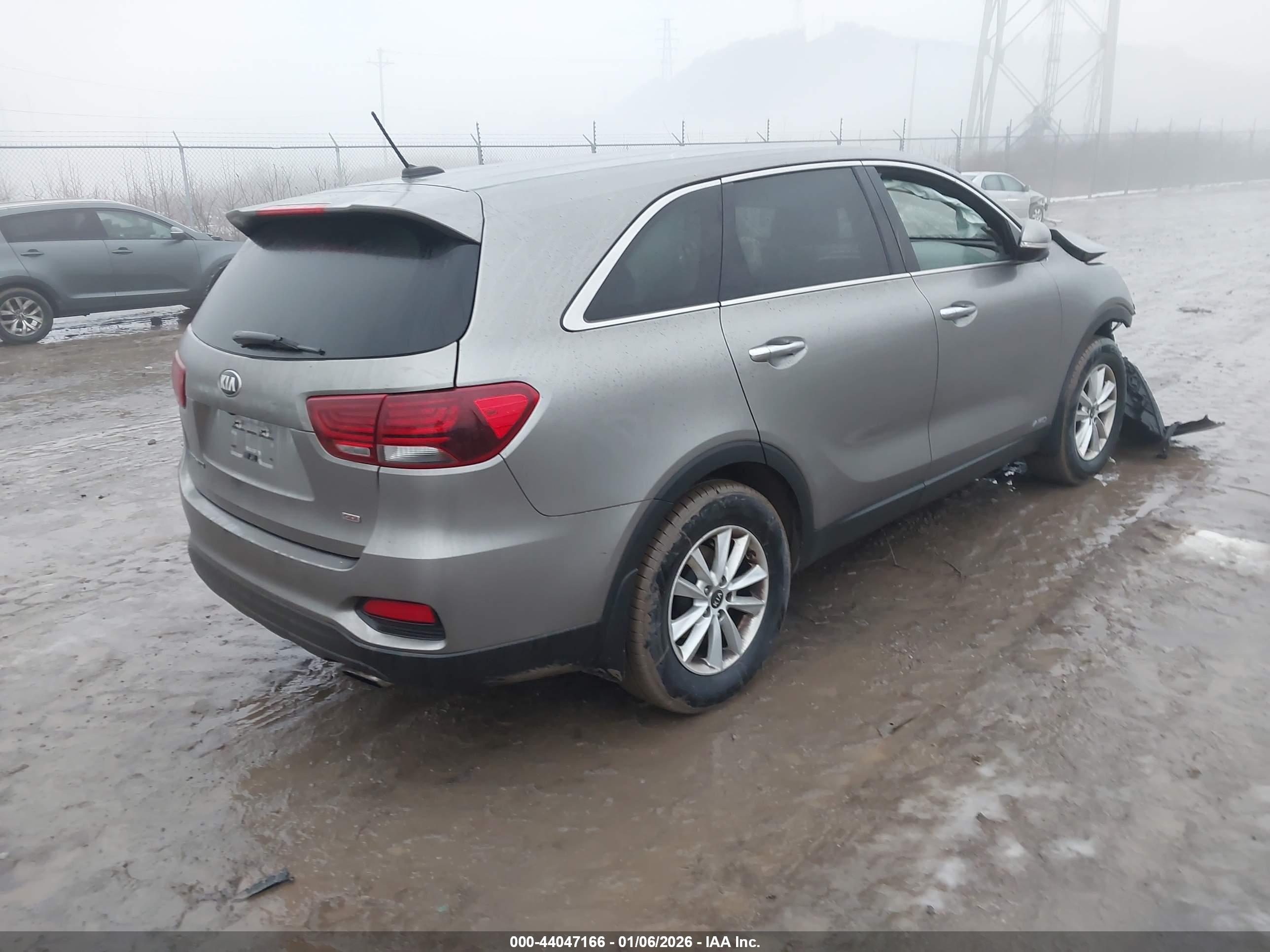 KIA SORENTO image 4