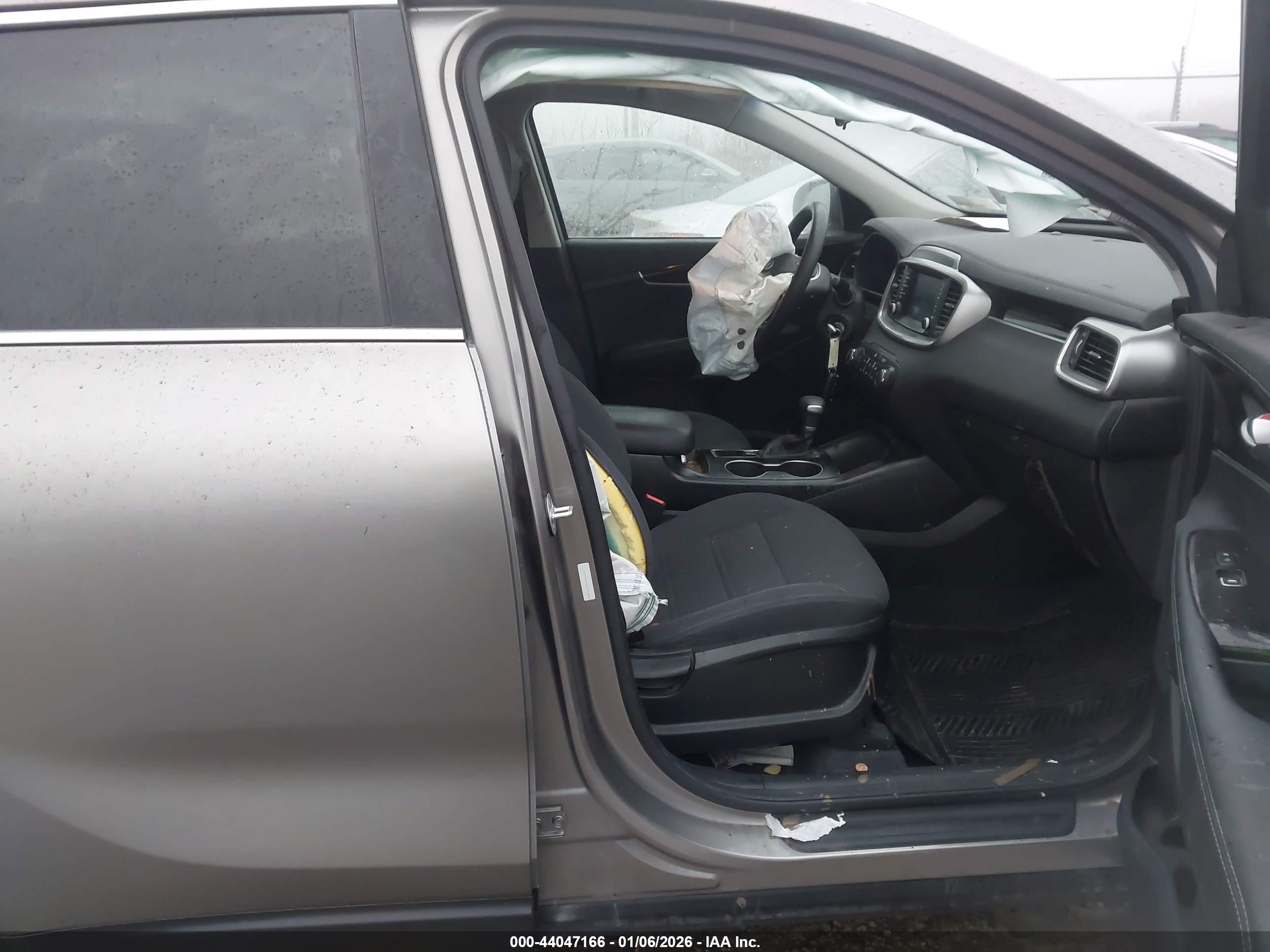KIA SORENTO image 5