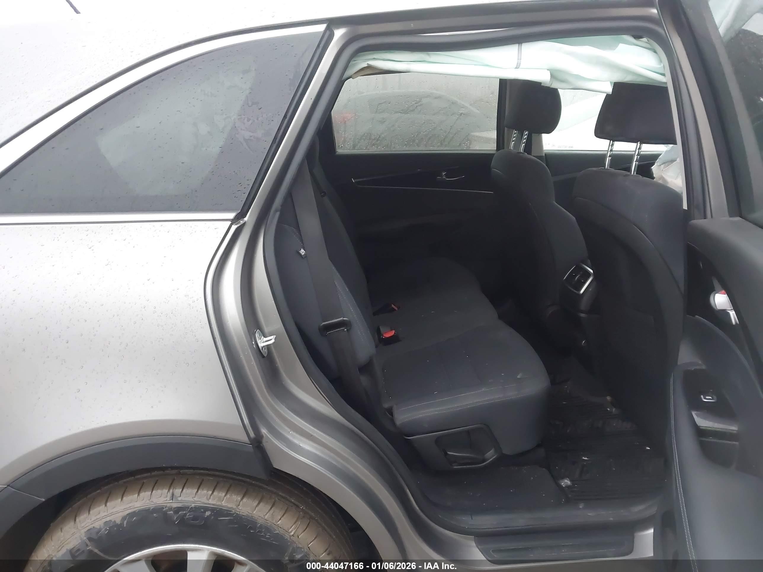 KIA SORENTO image 8