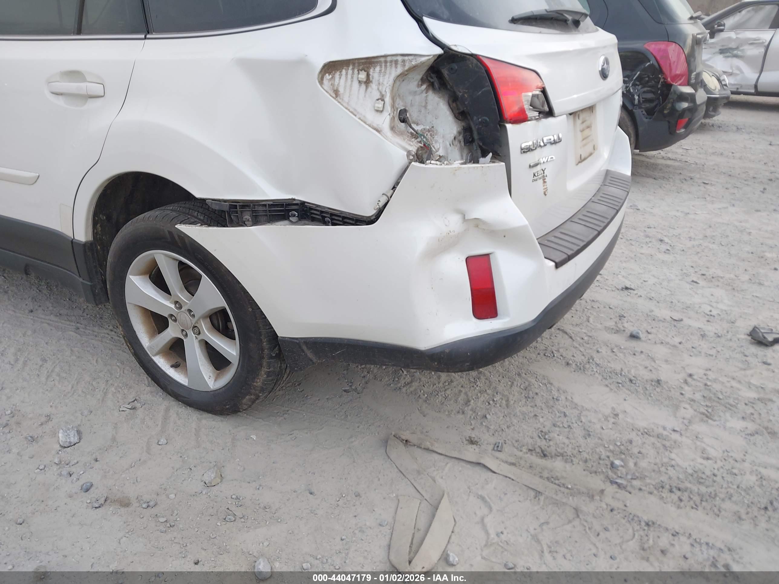 SUBARU OUTBACK image 6