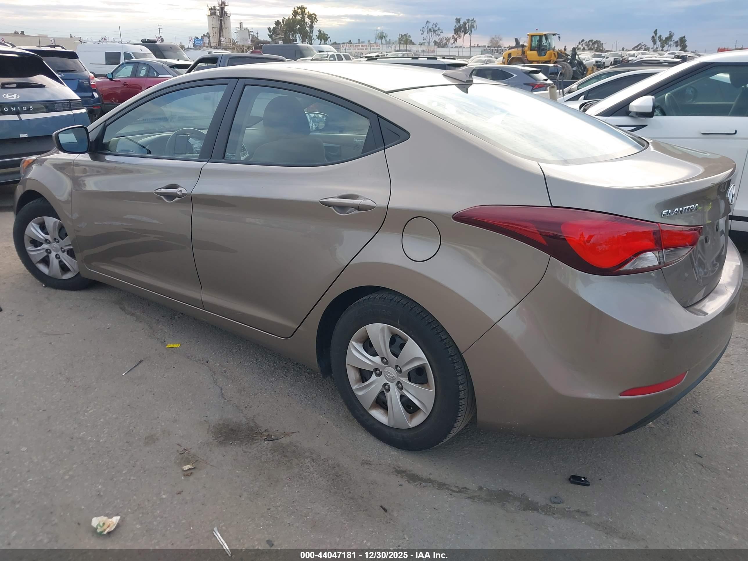 HYUNDAI ELANTRA image 3