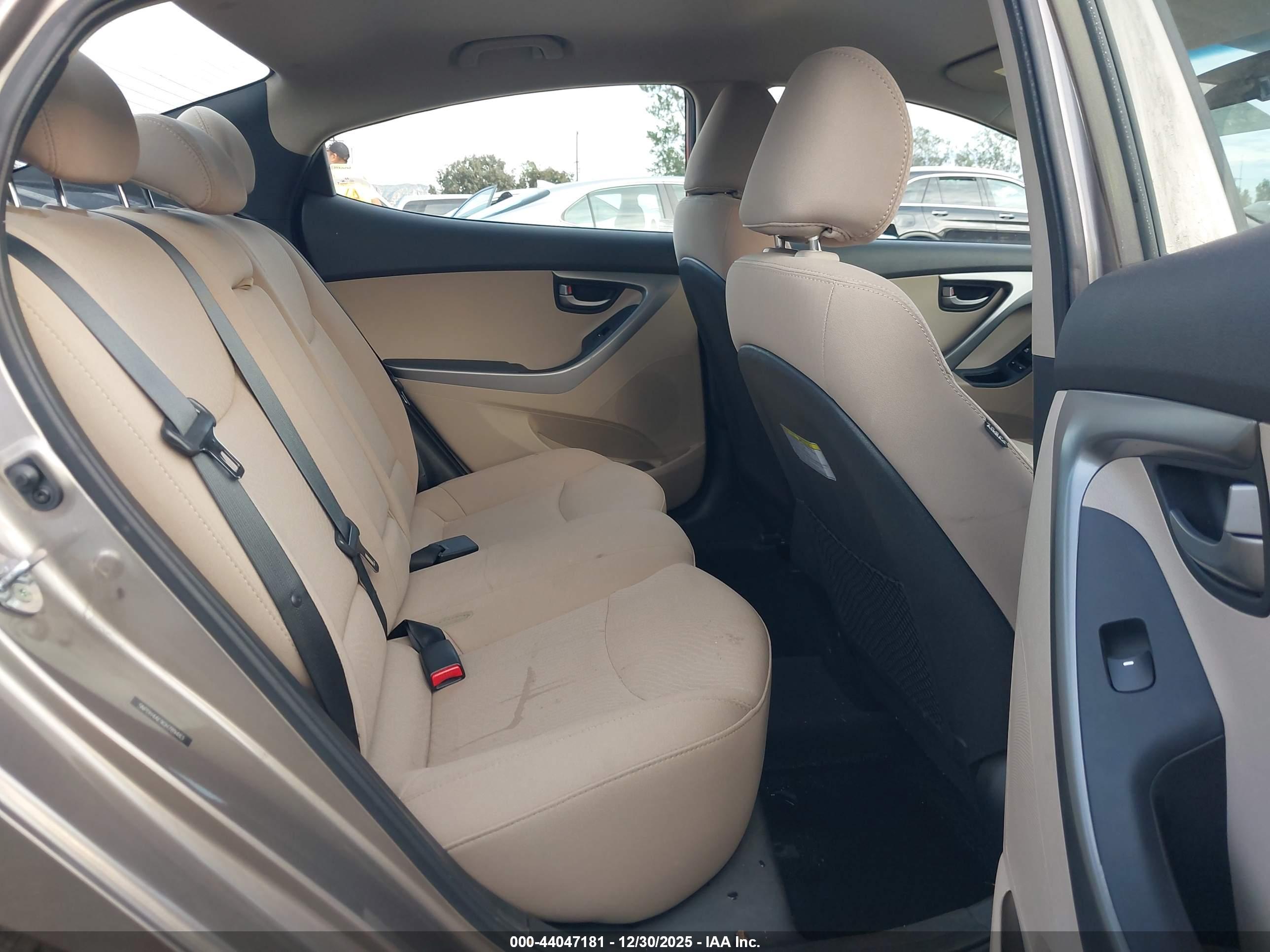 HYUNDAI ELANTRA image 8