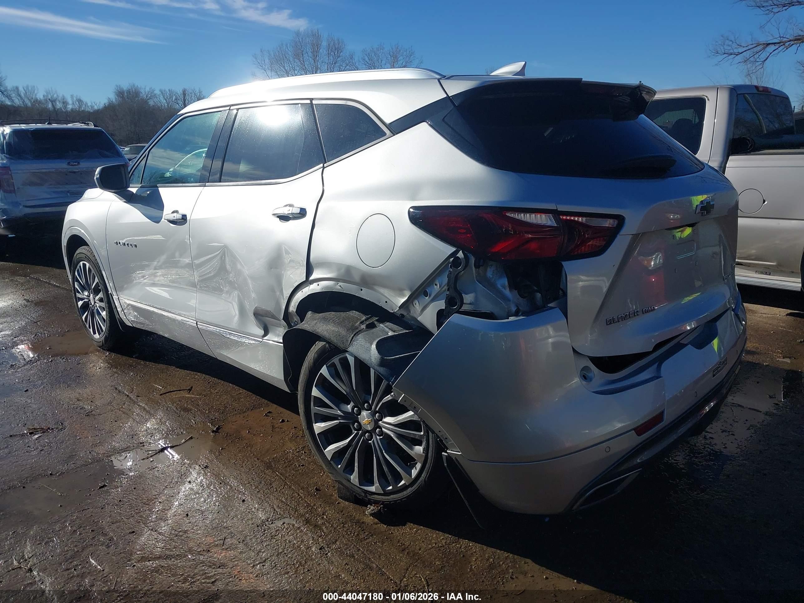CHEVROLET BLAZER image 3