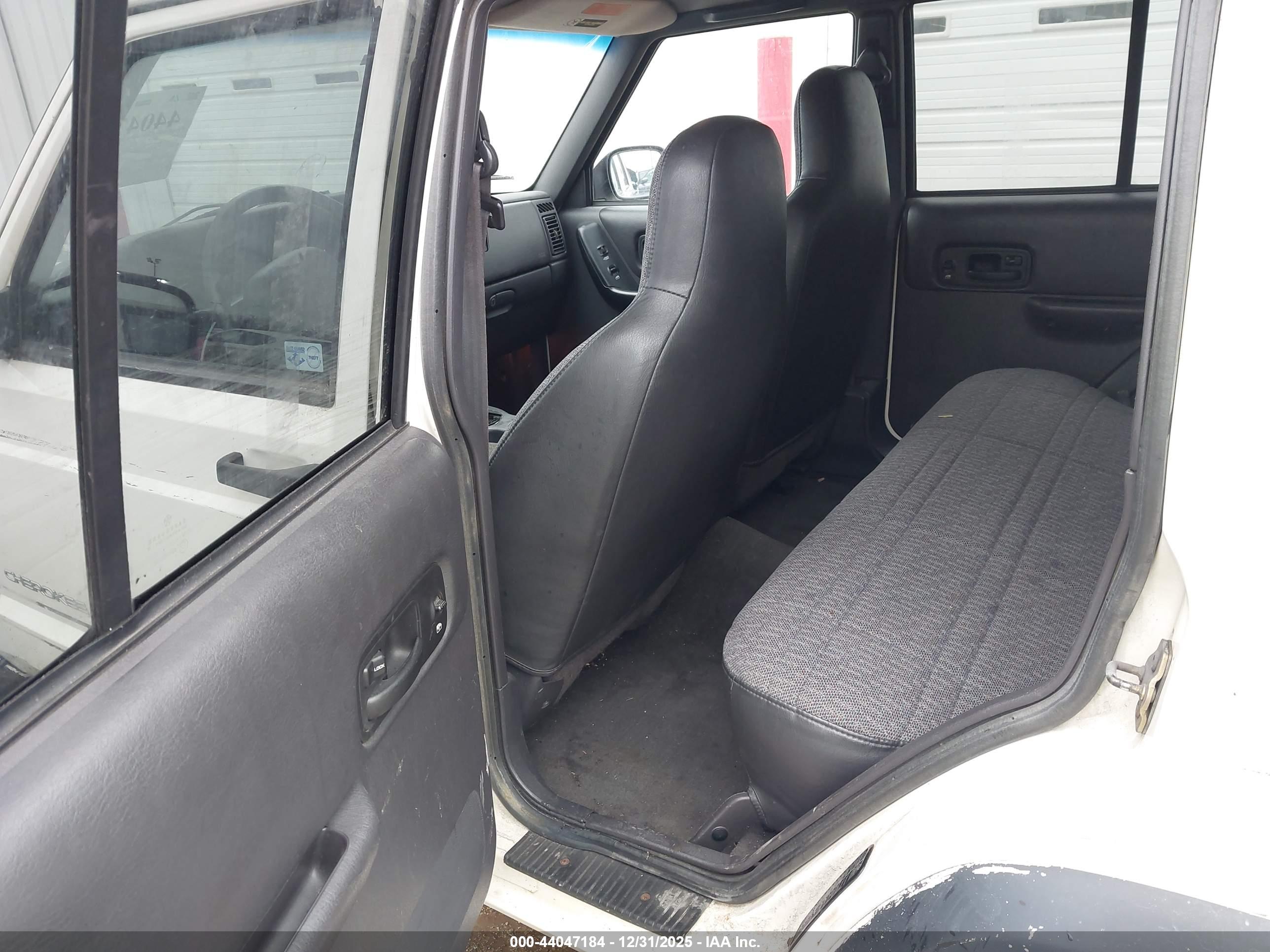 JEEP CHEROKEE image 8