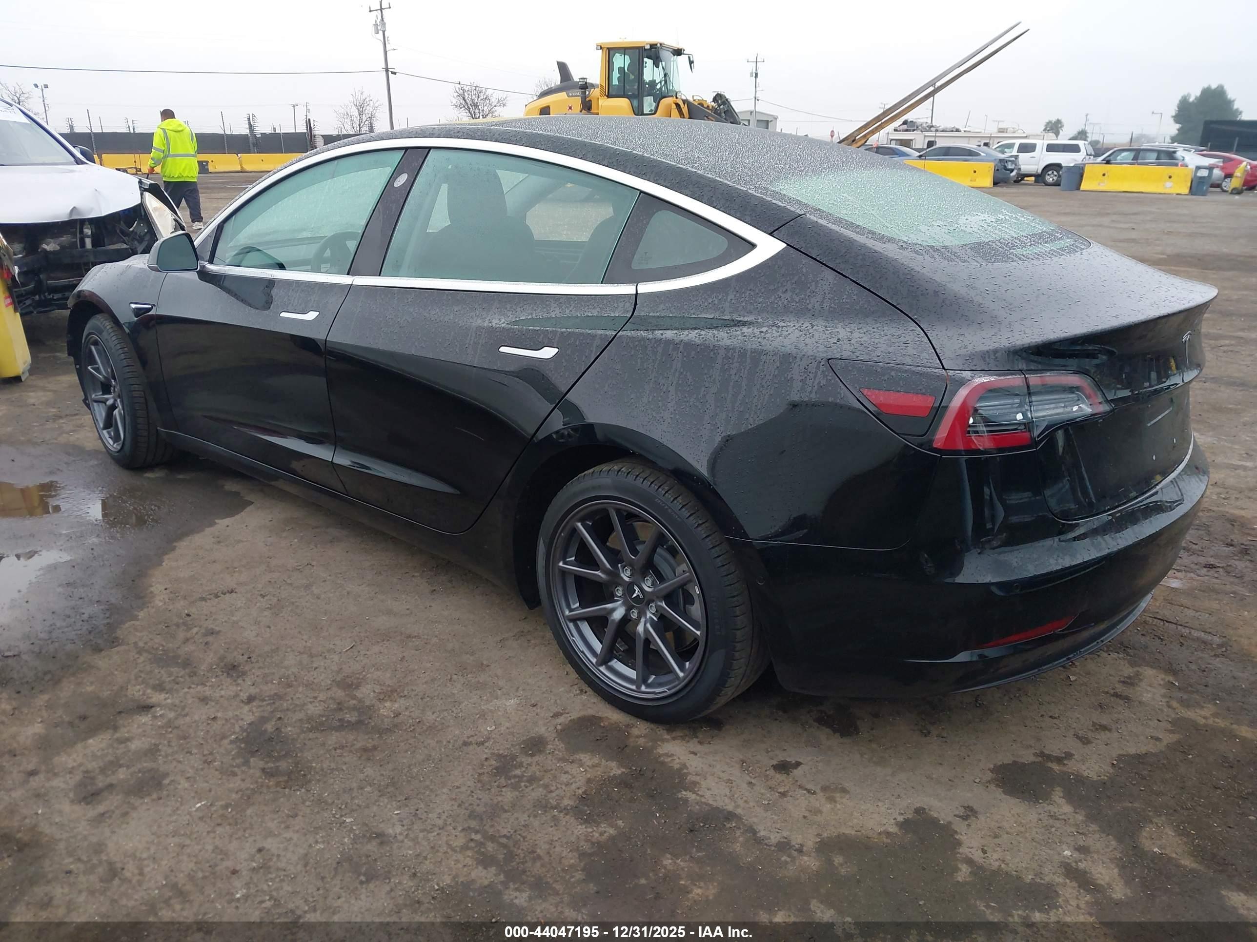 TESLA MODEL image 3