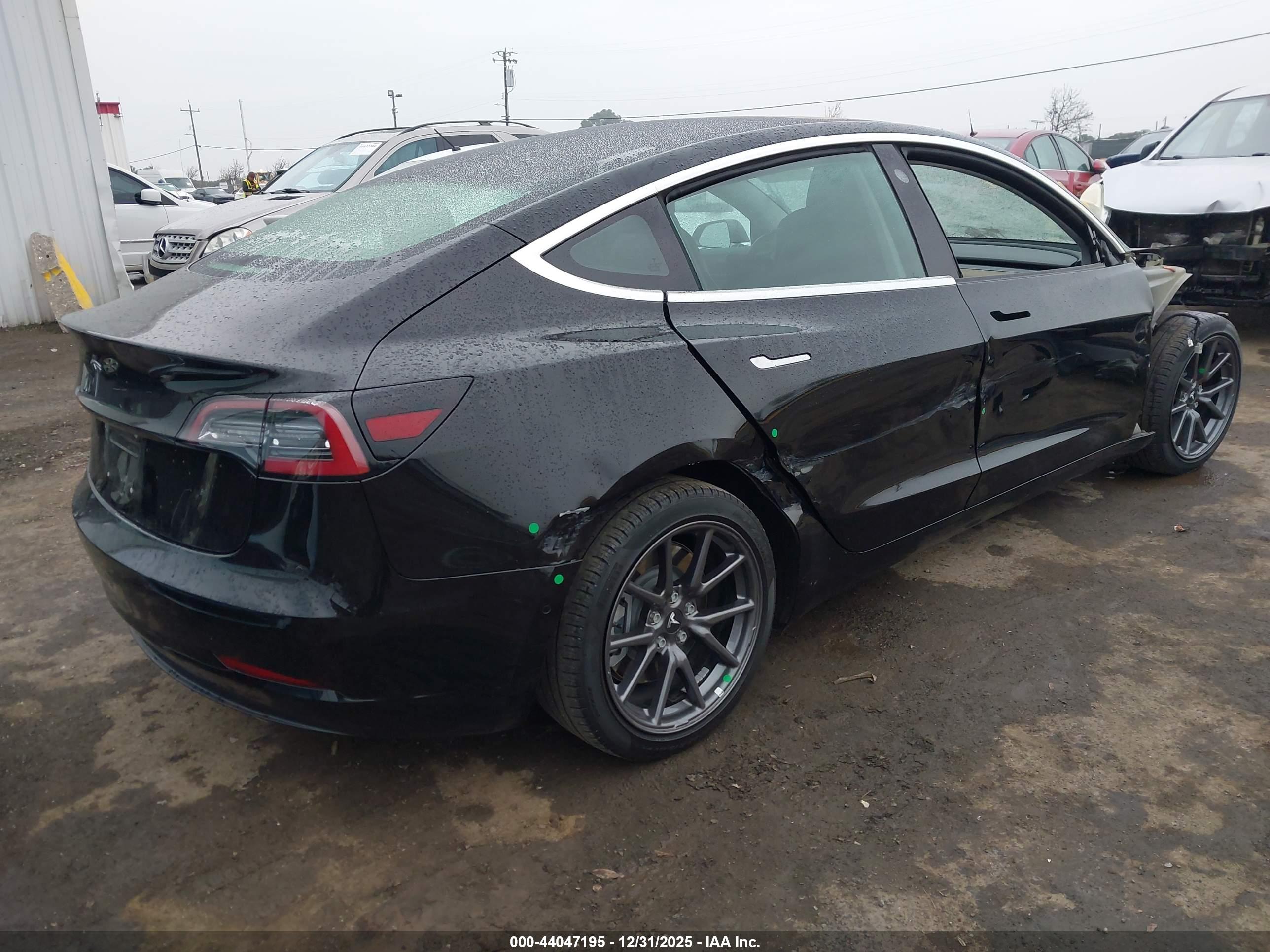 TESLA MODEL image 4