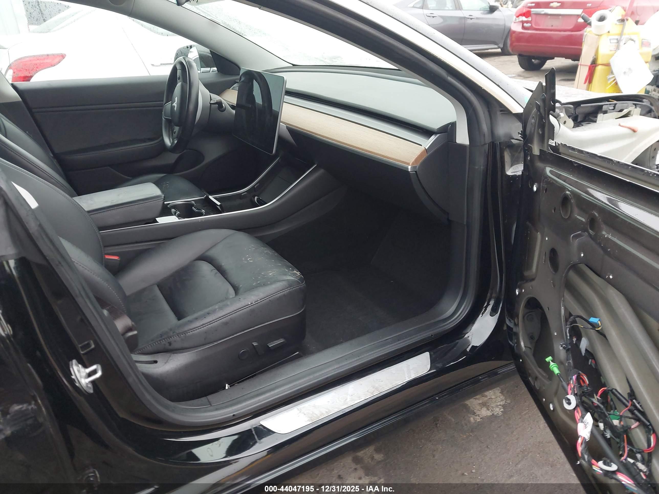 TESLA MODEL image 5