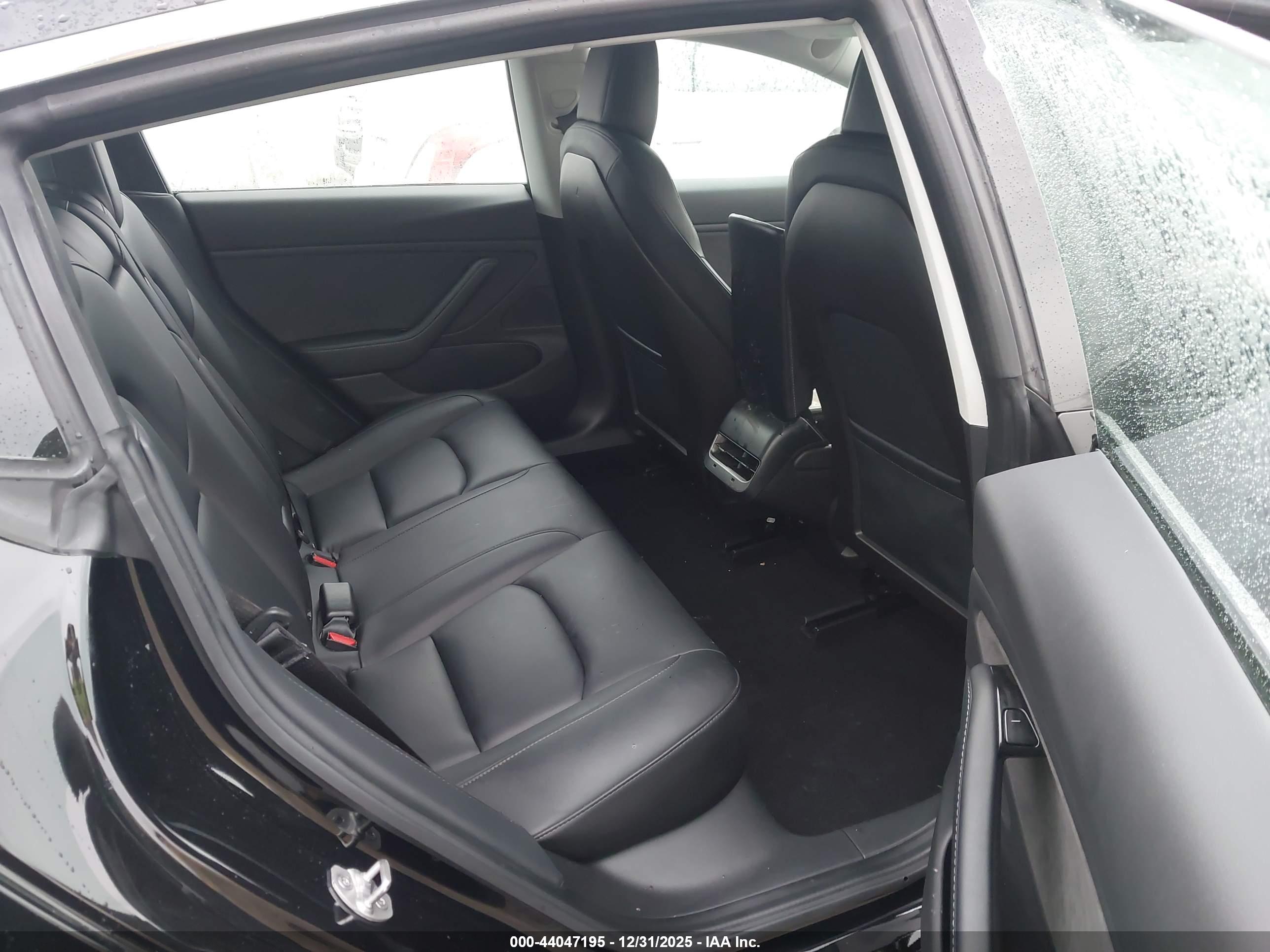 TESLA MODEL image 8