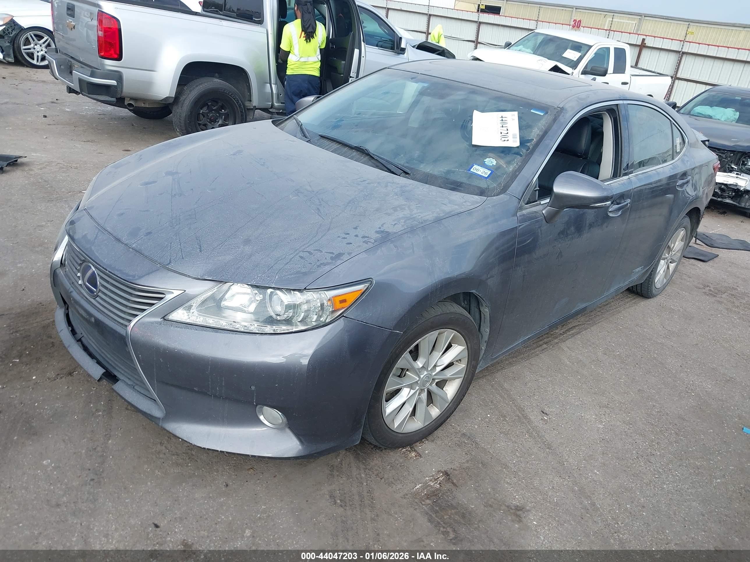 LEXUS ES image 2