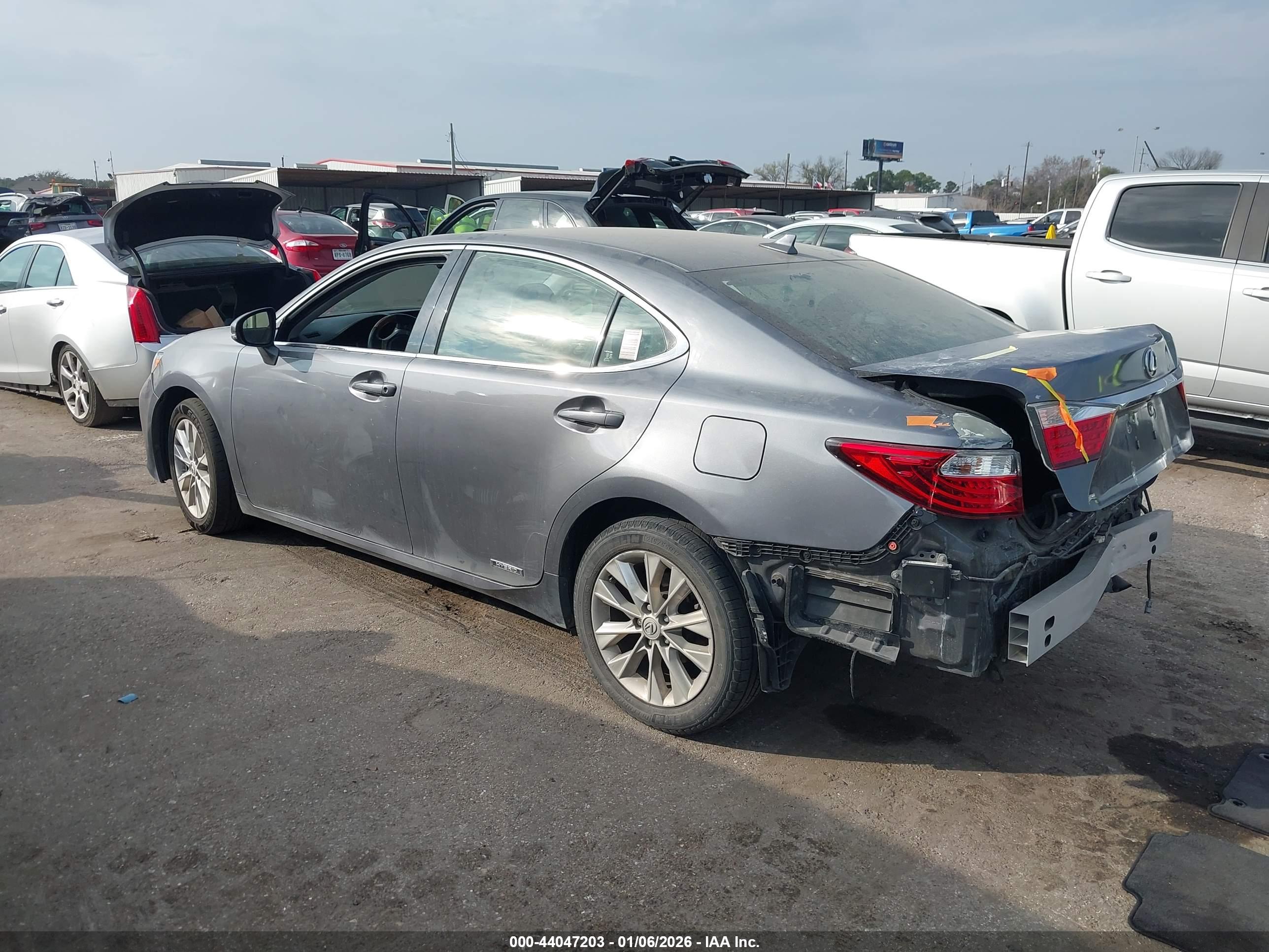 LEXUS ES image 3
