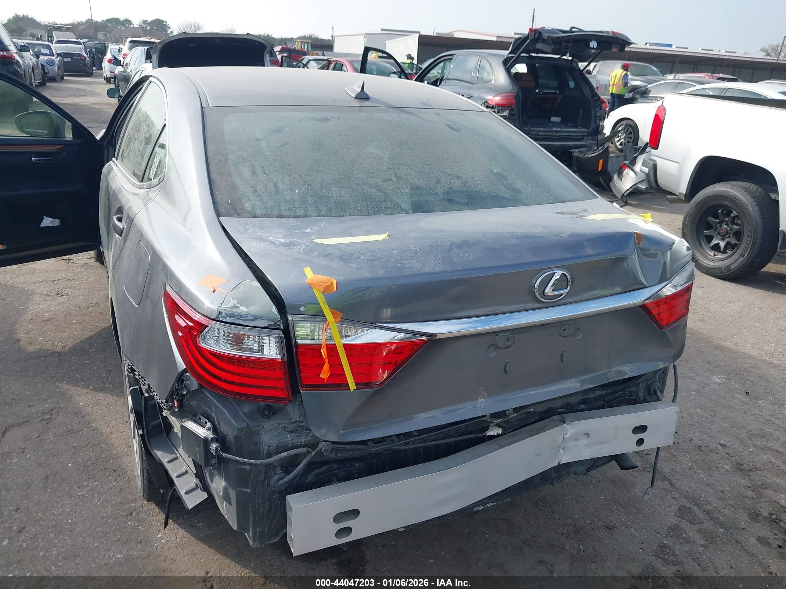 LEXUS ES image 6
