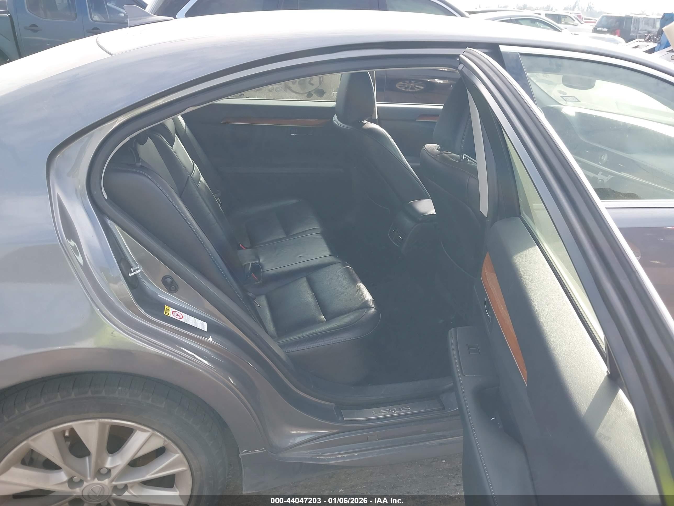 LEXUS ES image 8