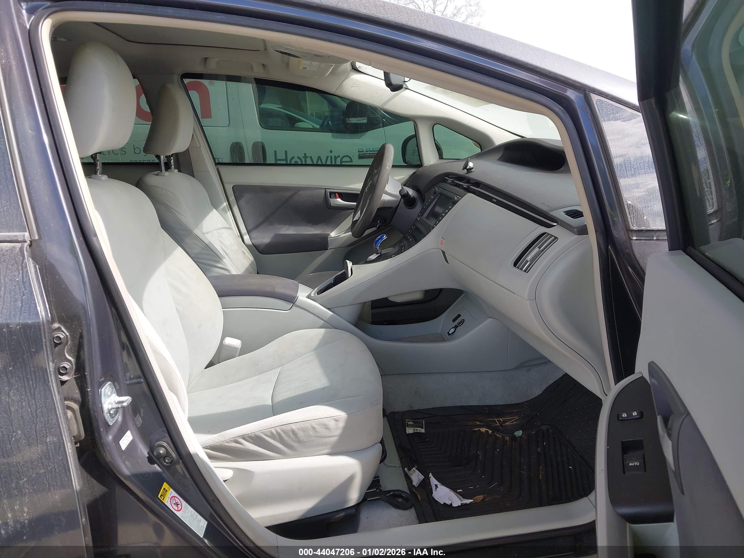 TOYOTA PRIUS image 5