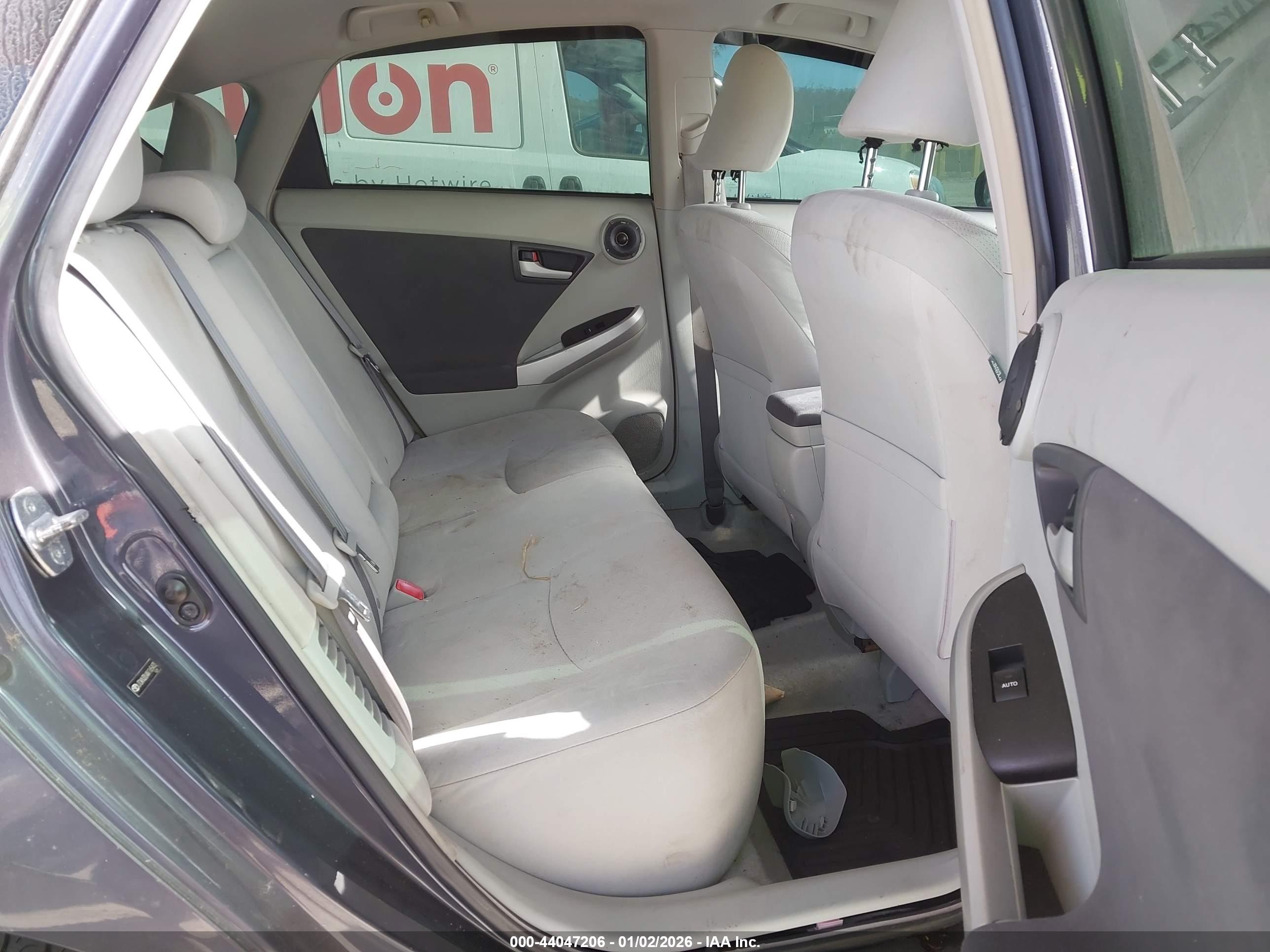 TOYOTA PRIUS image 8