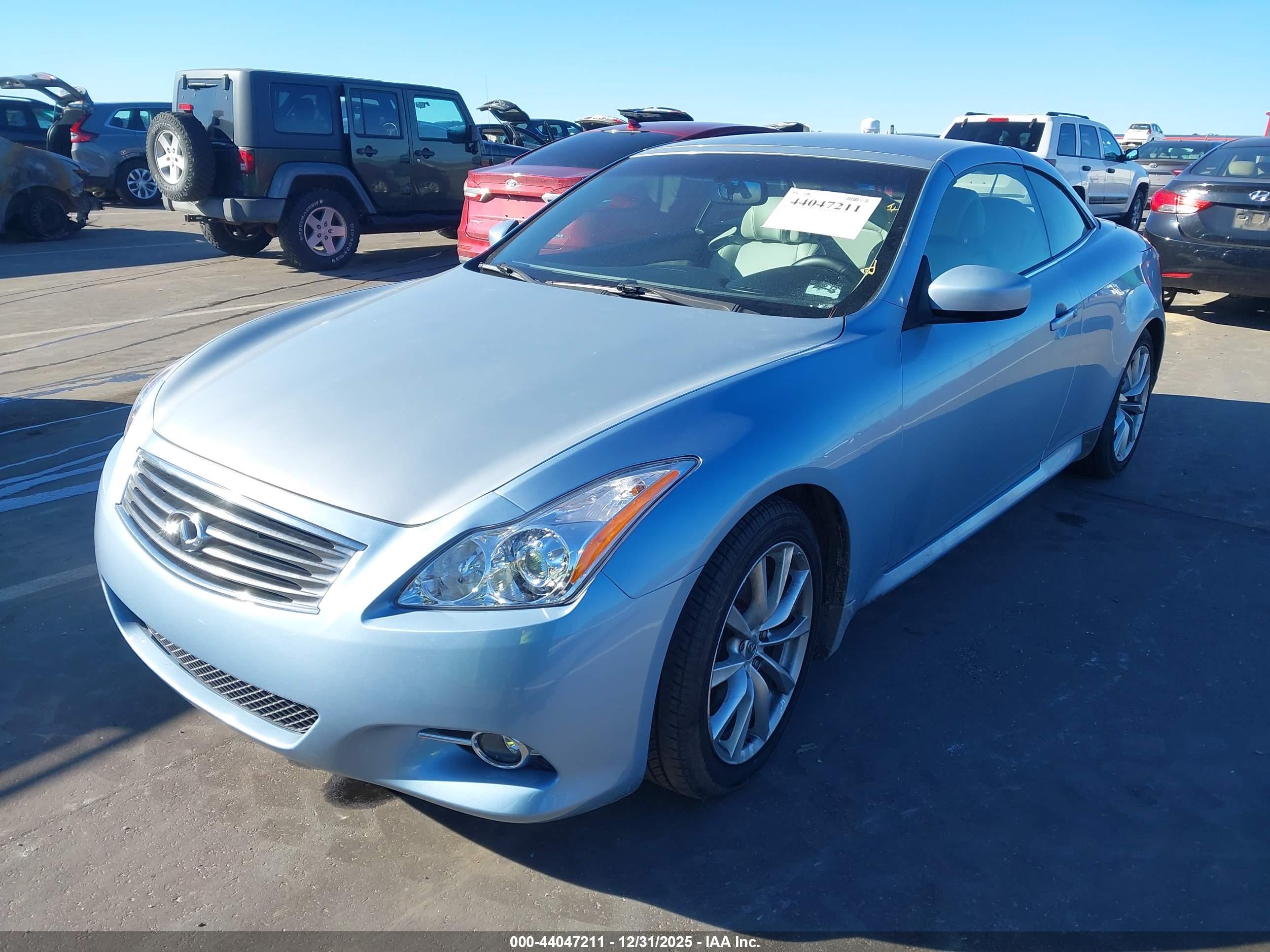 INFINITI G37 image 2