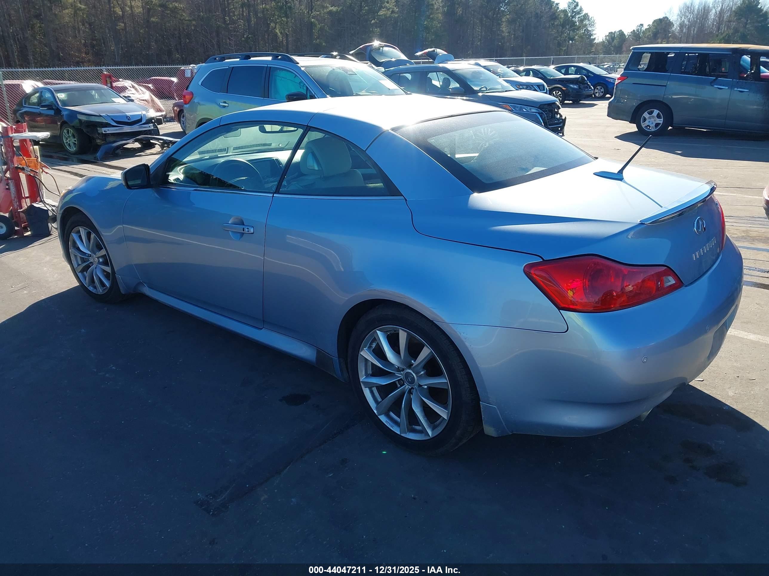 INFINITI G37 image 3