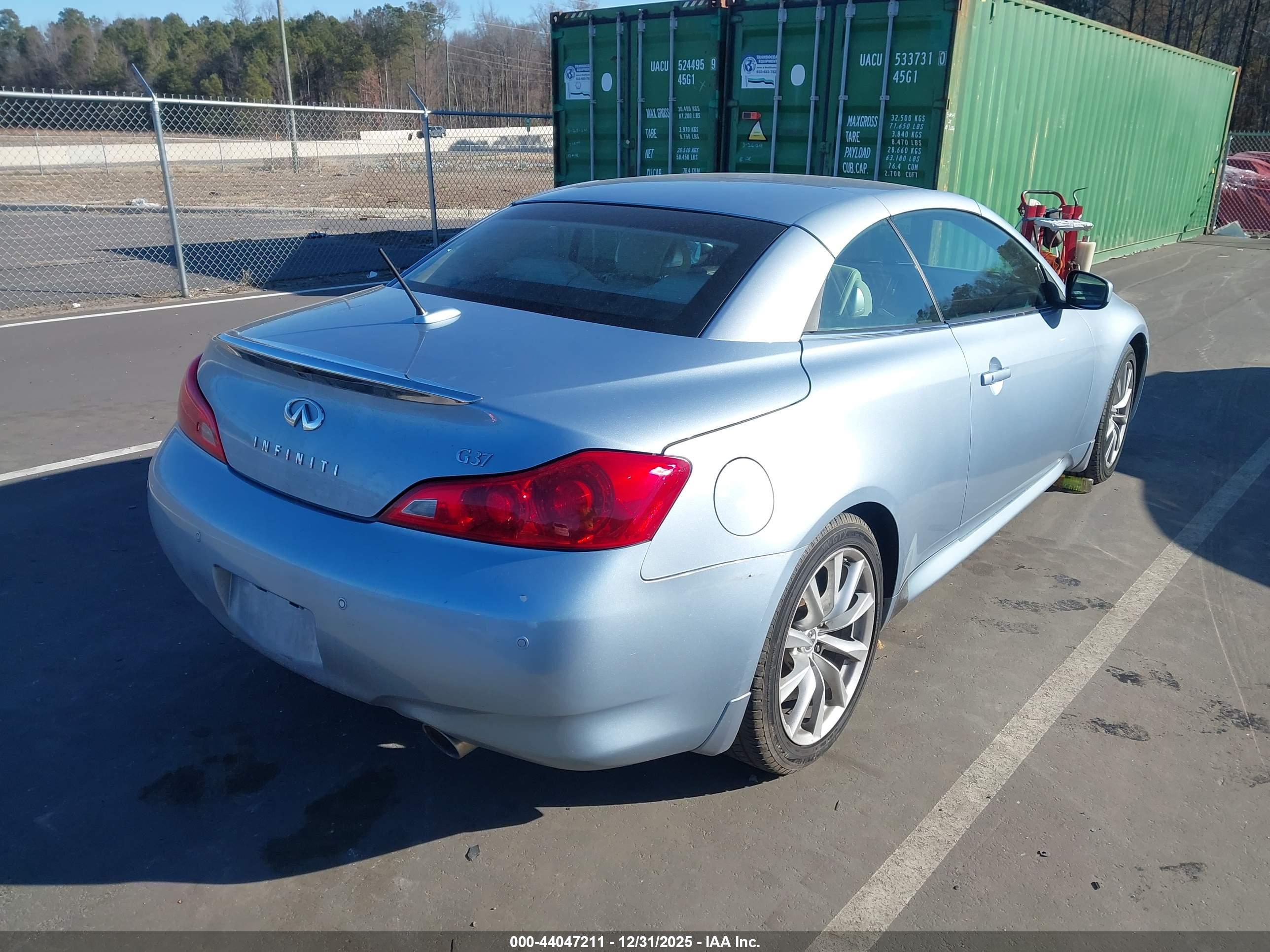 INFINITI G37 image 4
