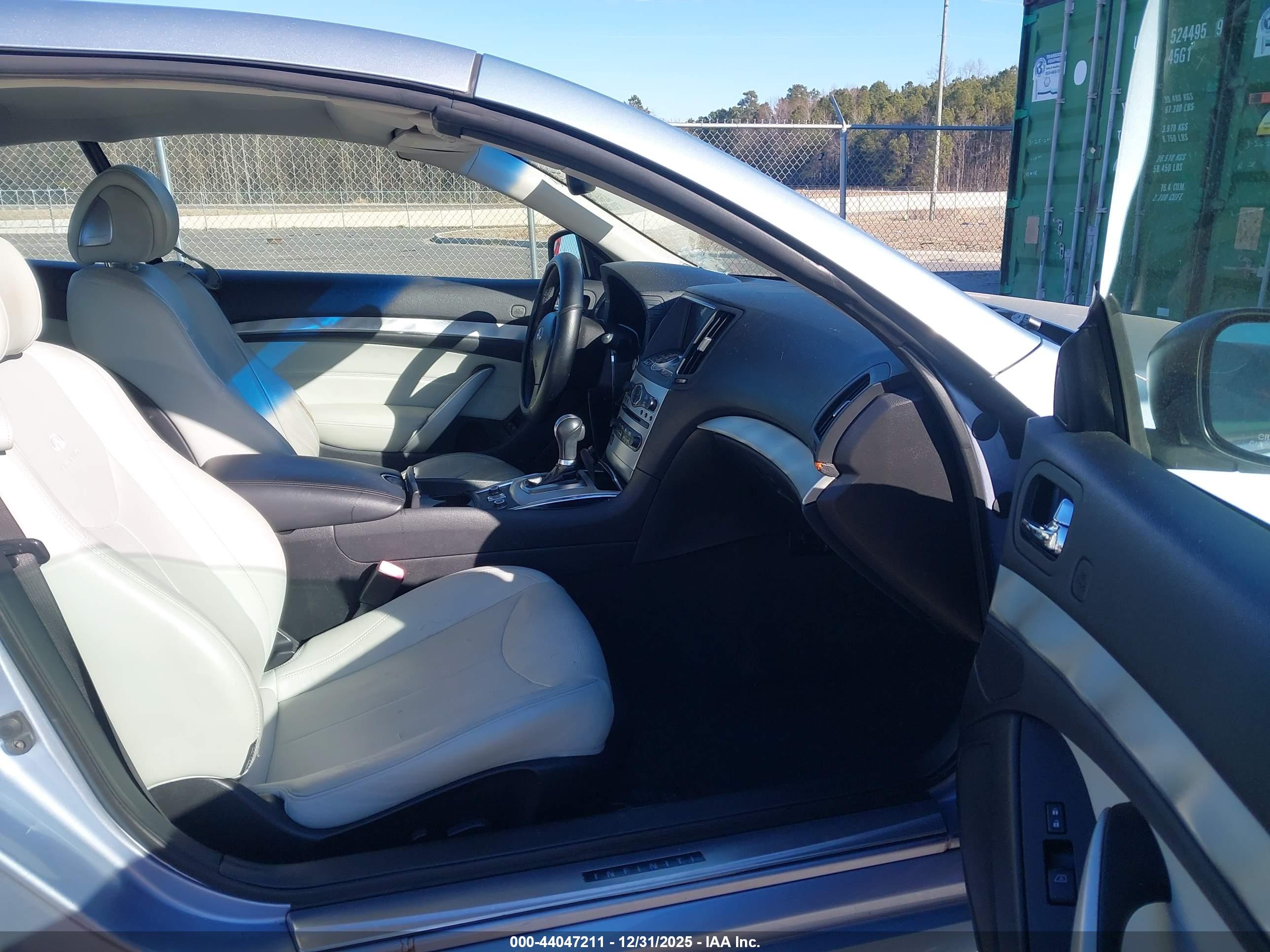 INFINITI G37 image 5