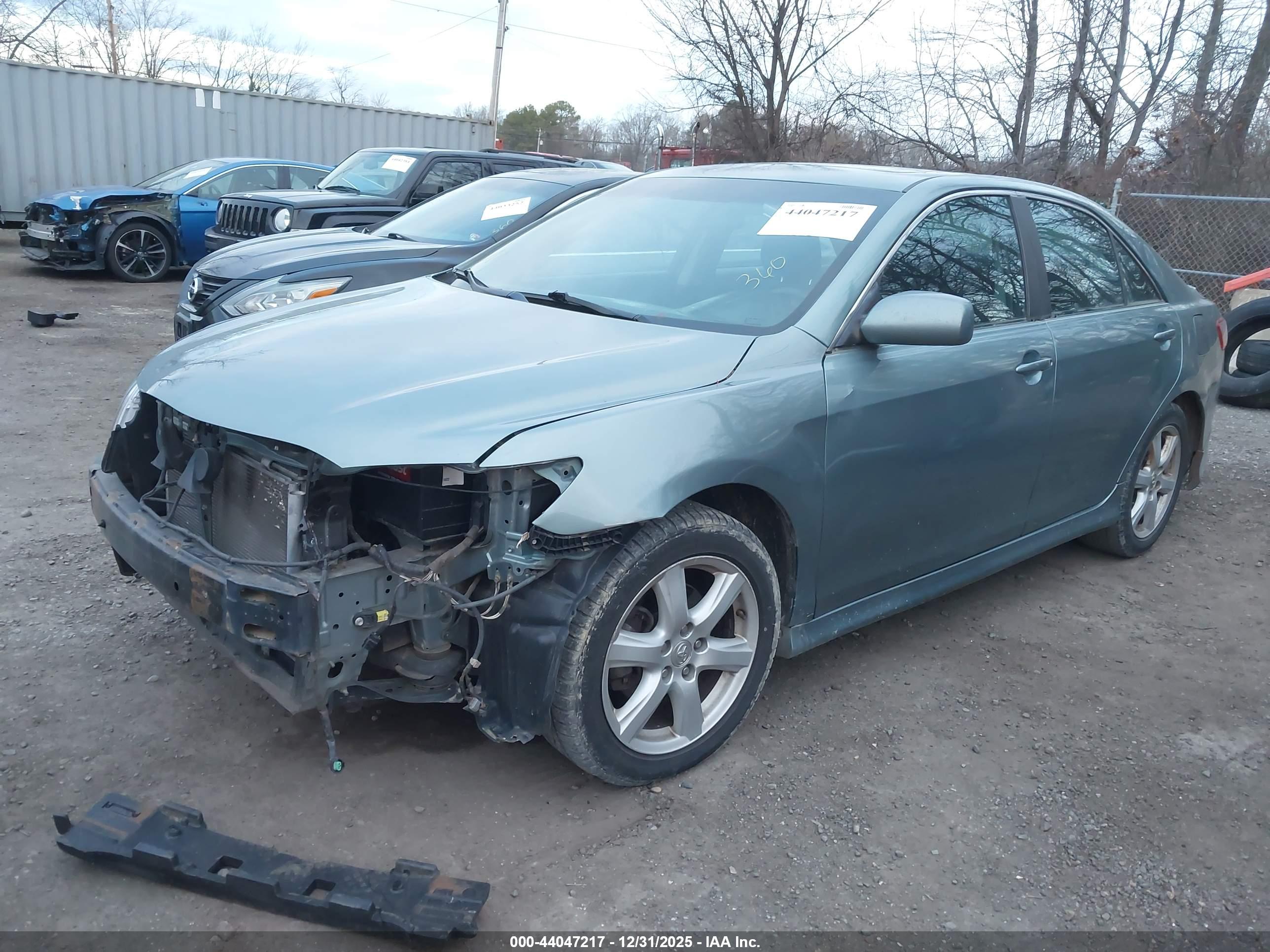 TOYOTA CAMRY image 2