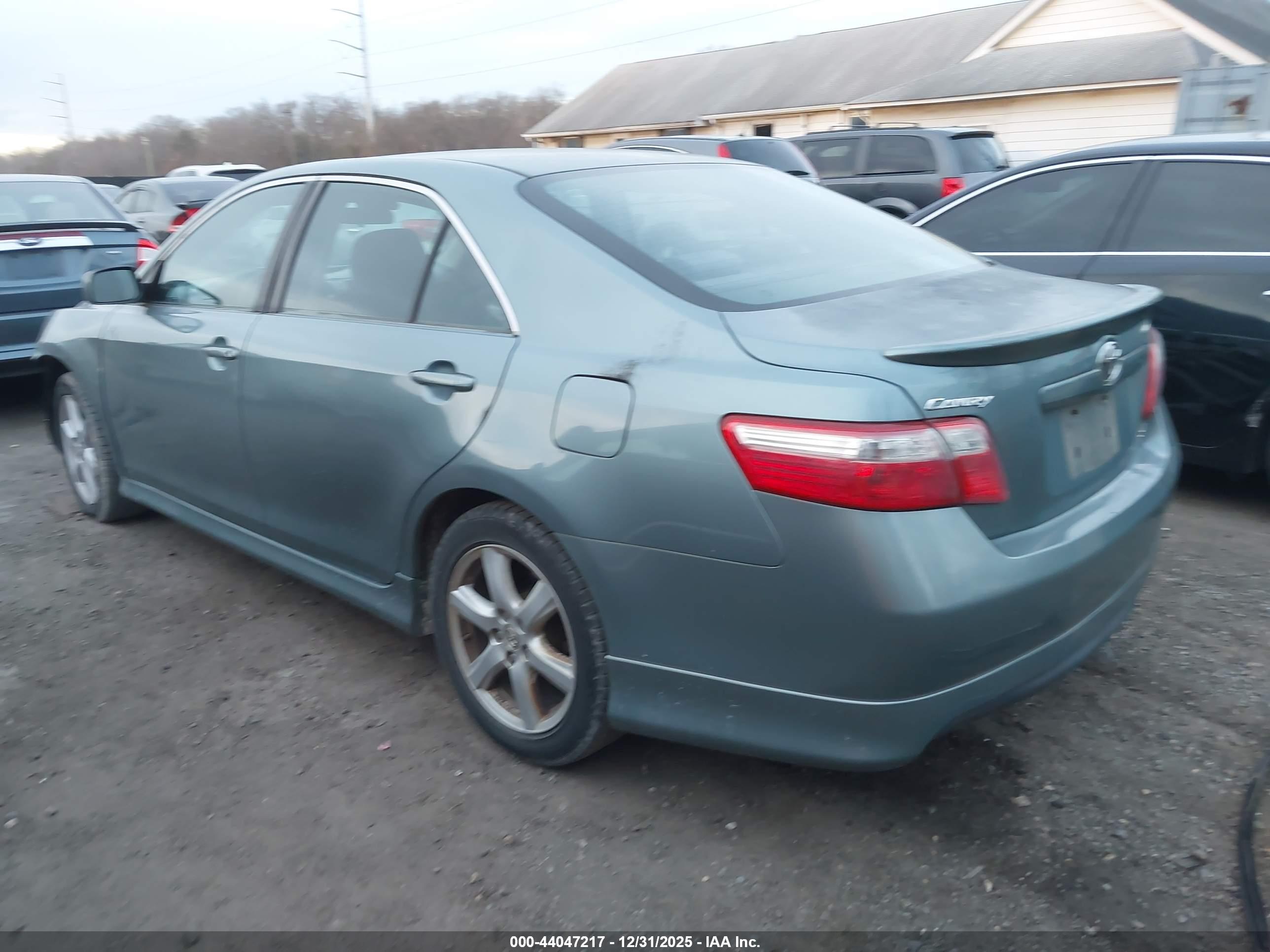 TOYOTA CAMRY image 3