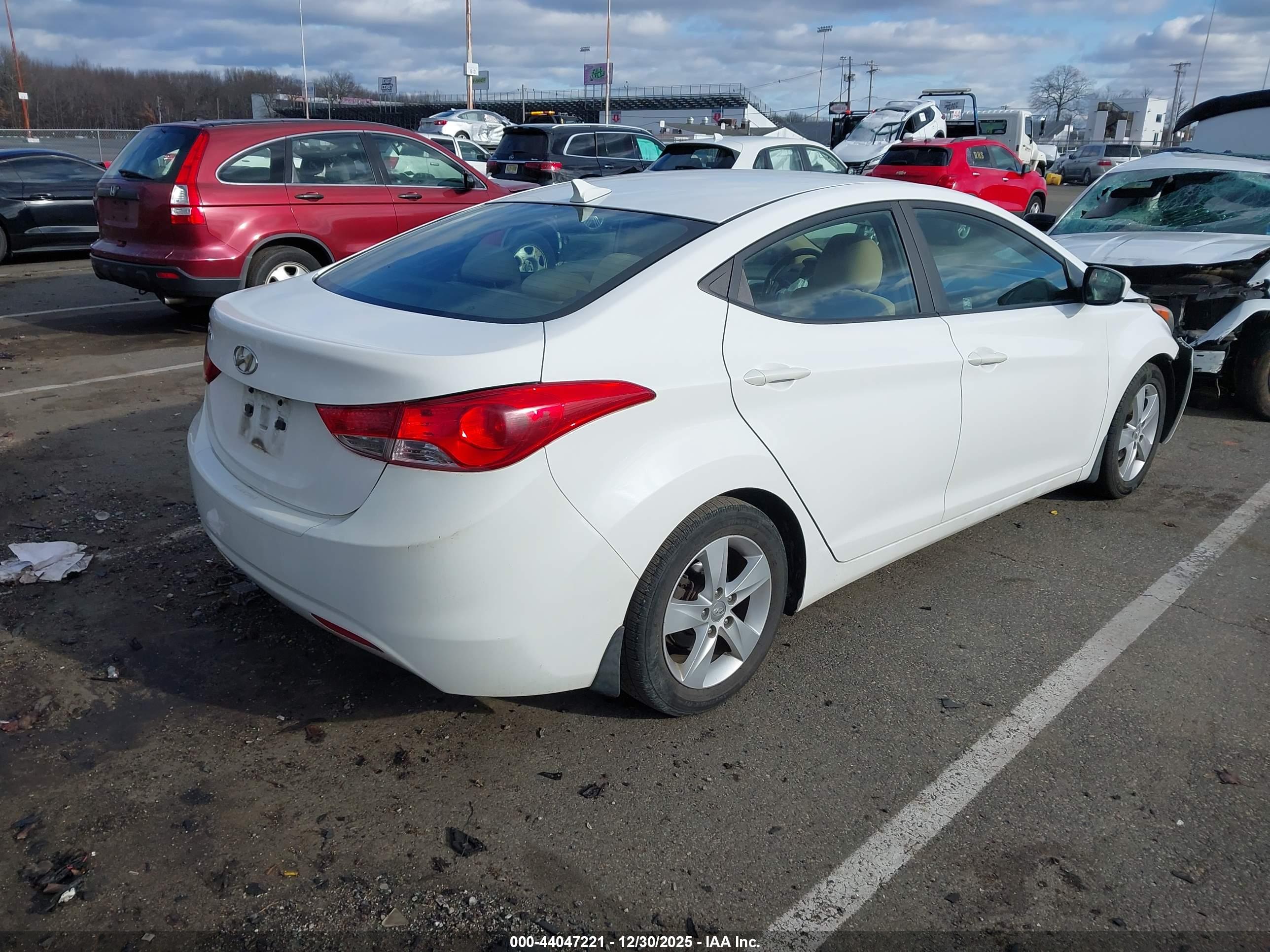 HYUNDAI ELANTRA image 4