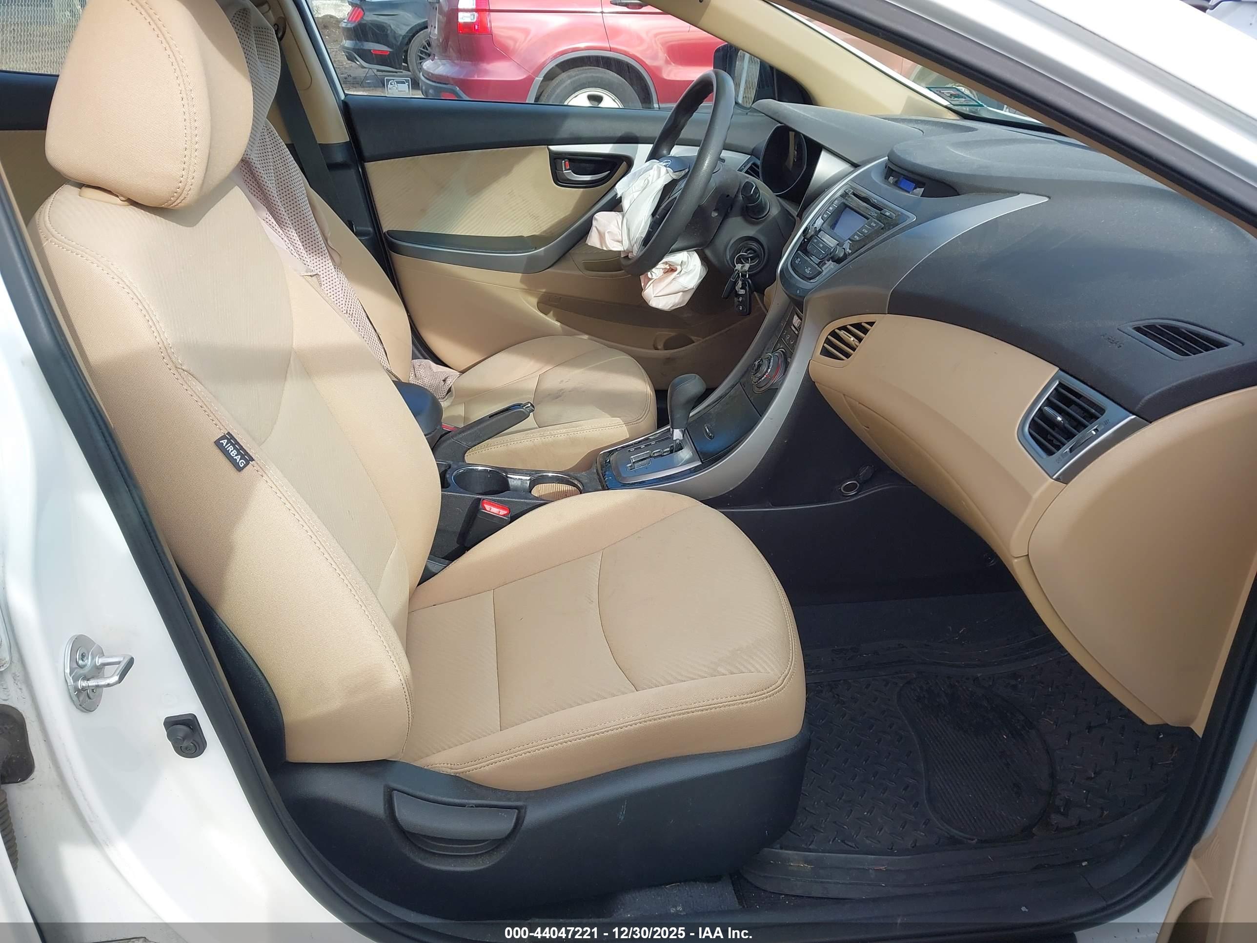 HYUNDAI ELANTRA image 5