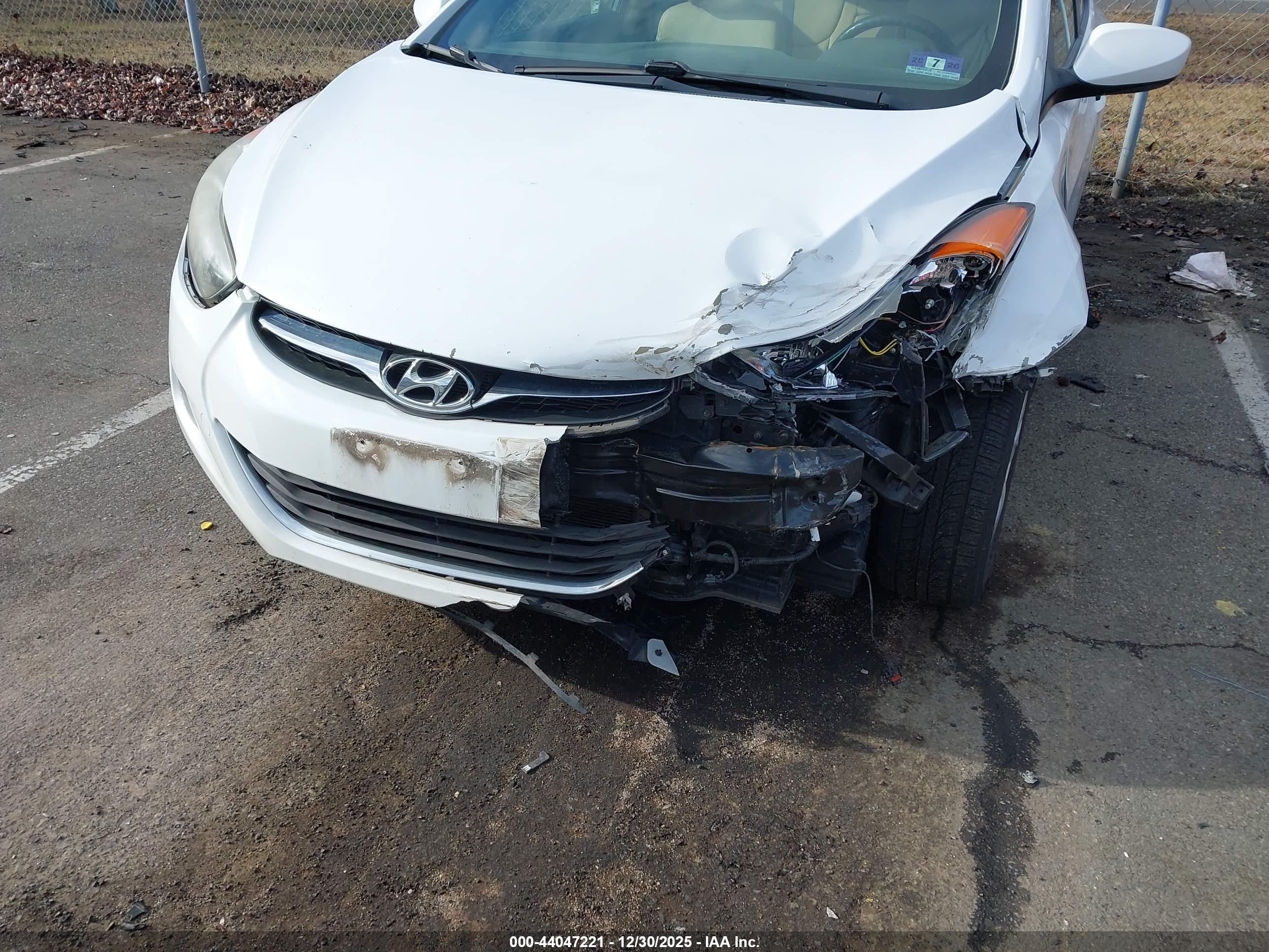 HYUNDAI ELANTRA image 6