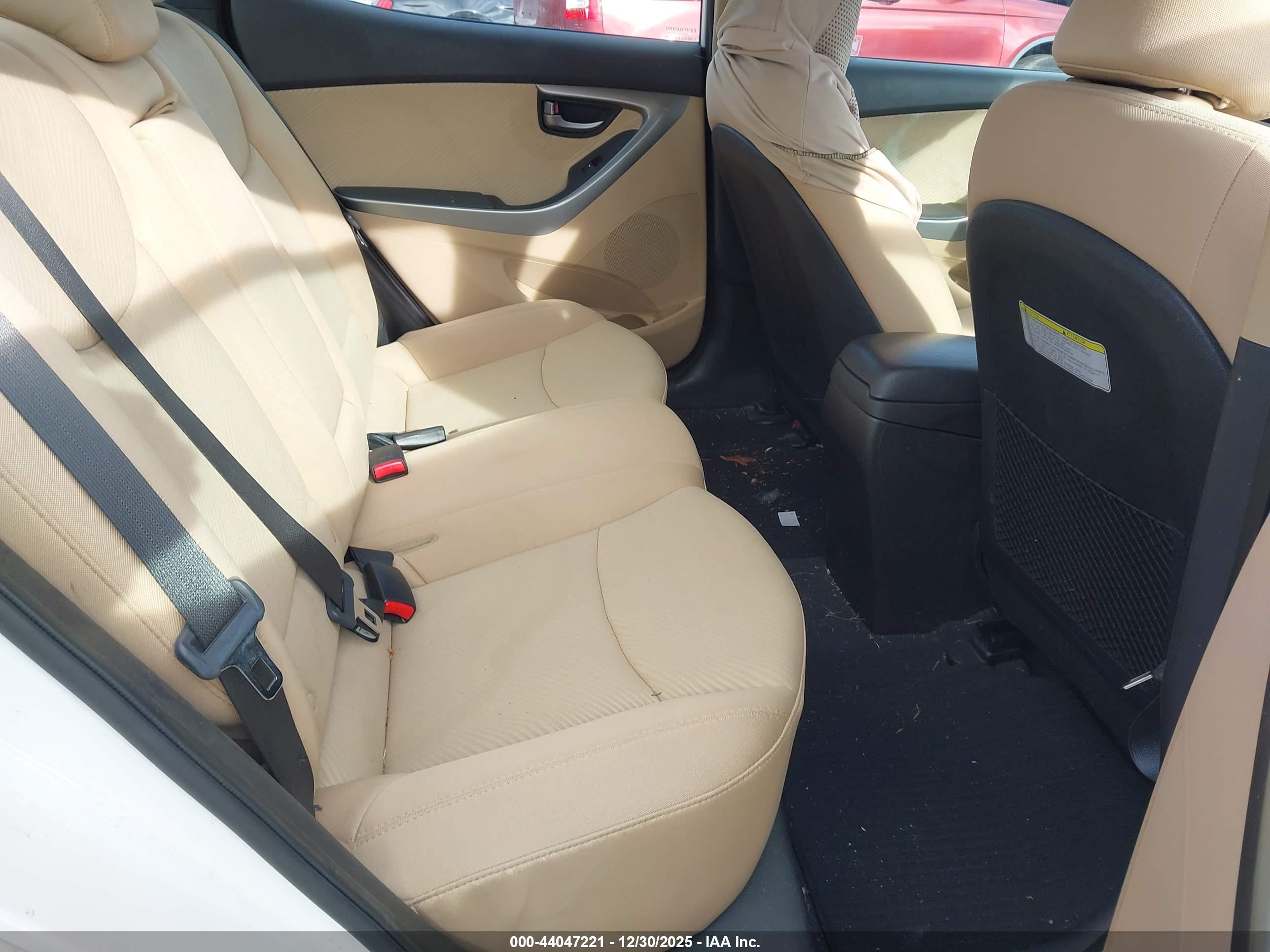 HYUNDAI ELANTRA image 8