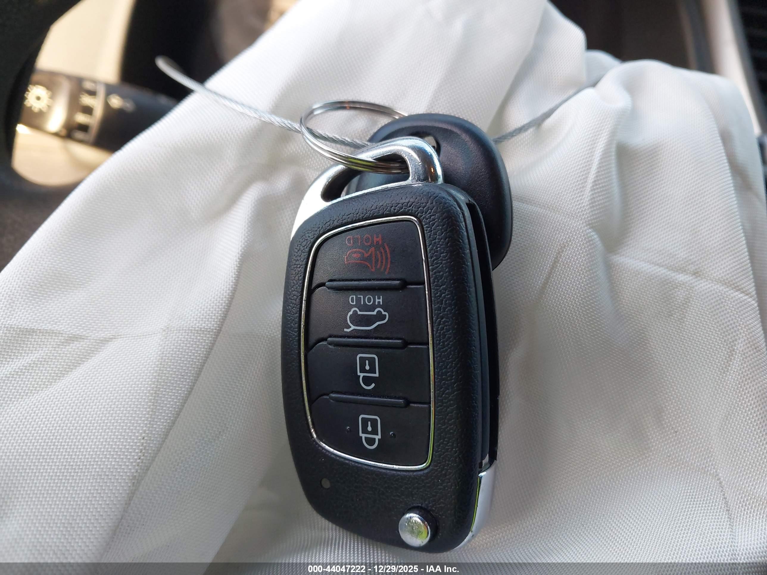HYUNDAI TUCSON image 11