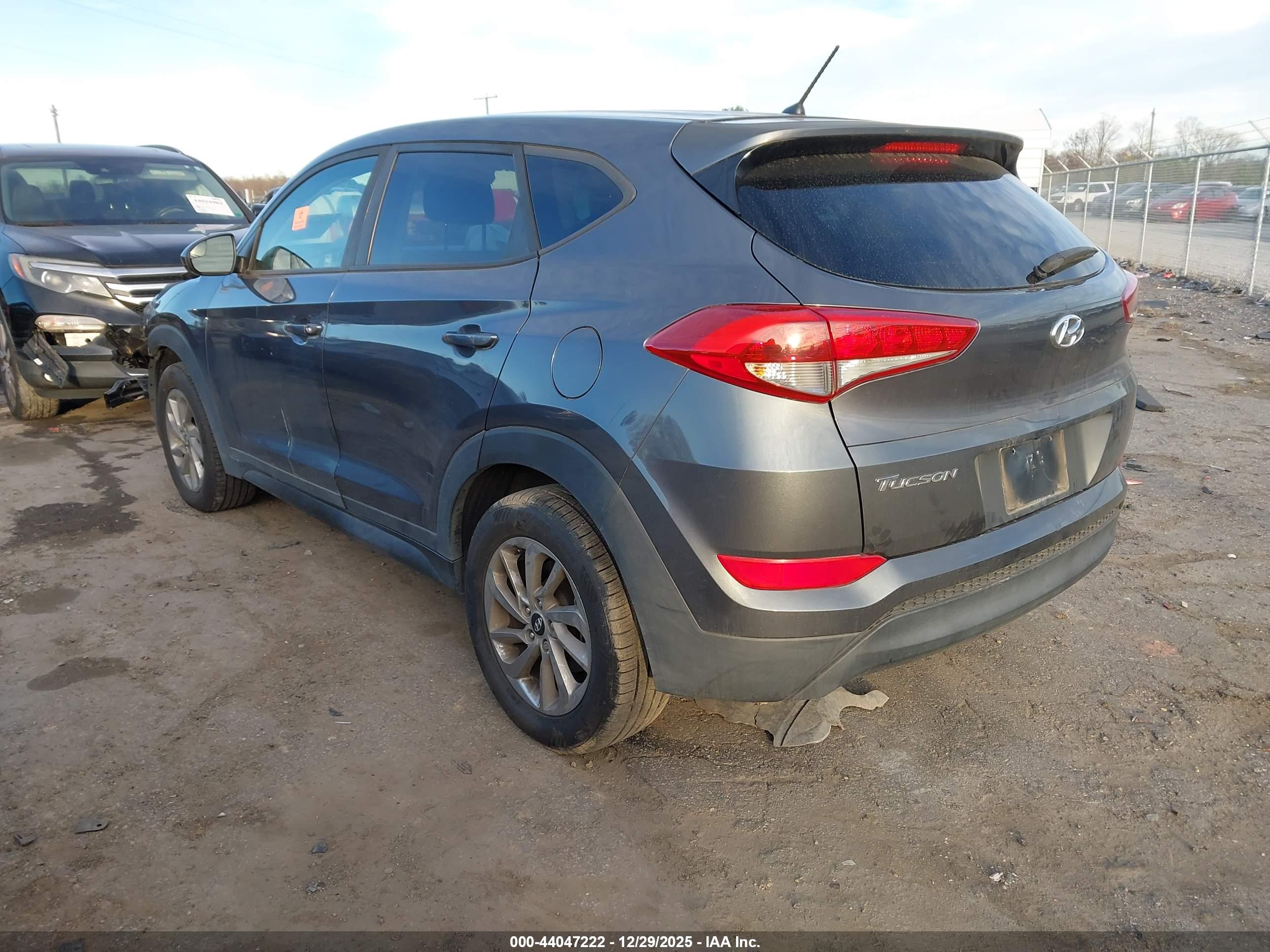HYUNDAI TUCSON image 3