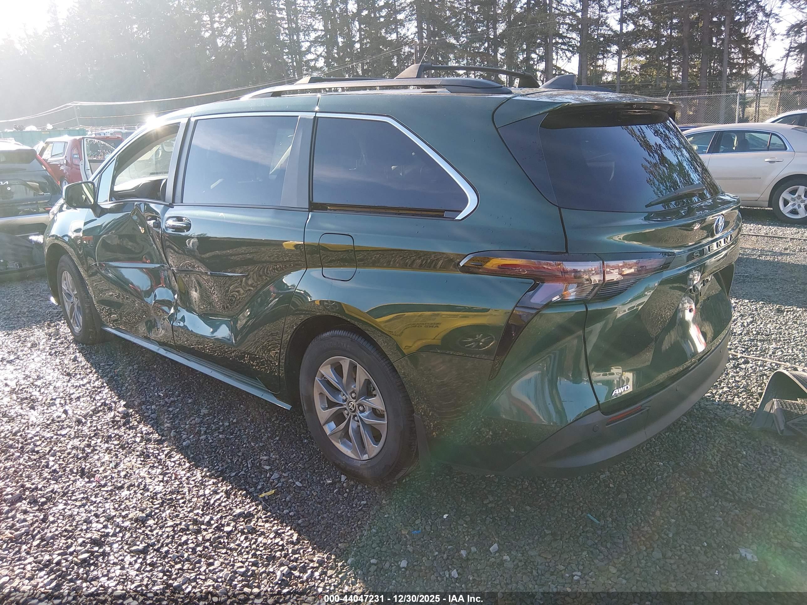 TOYOTA SIENNA image 3