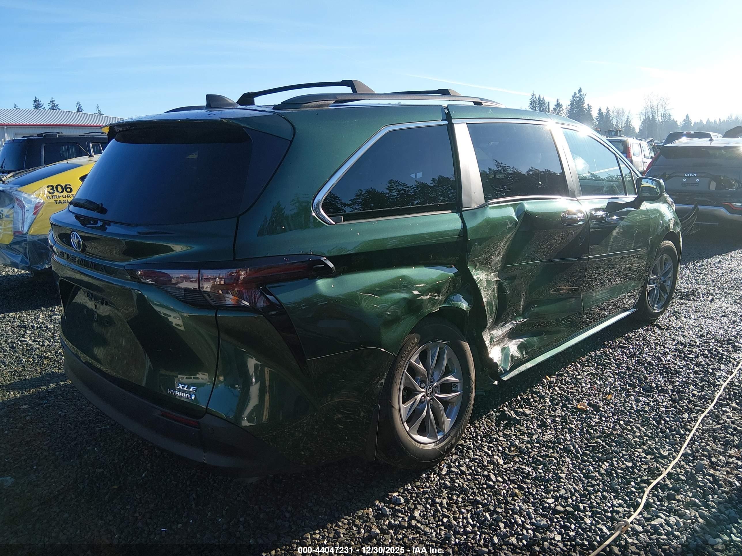 TOYOTA SIENNA image 4