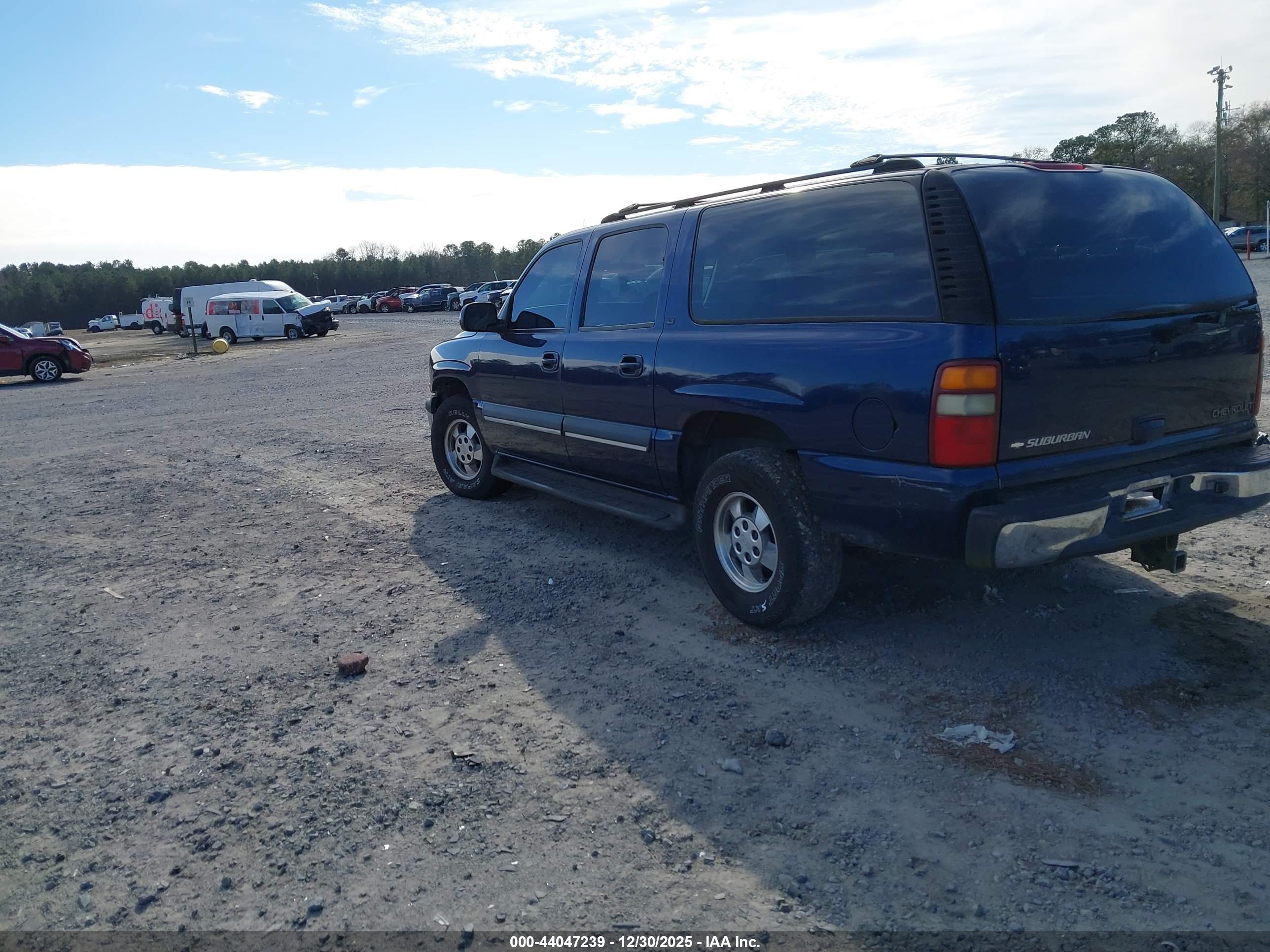 CHEVROLET SUBURBAN image 3