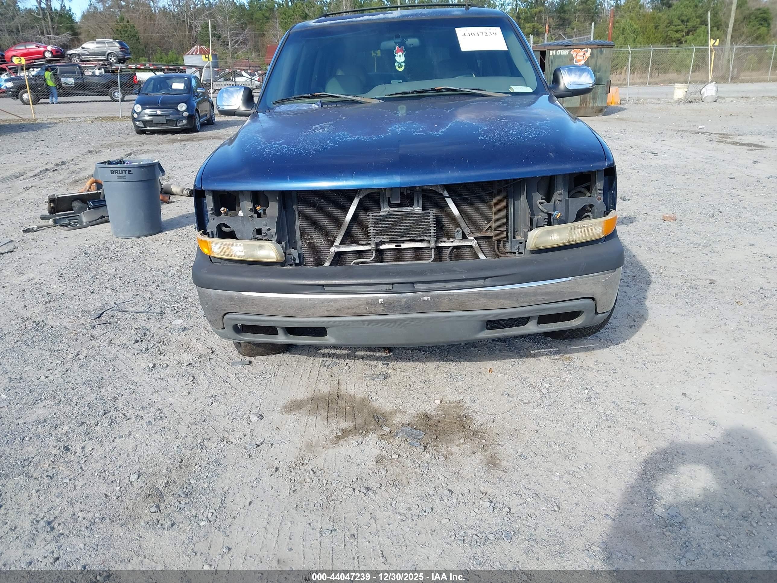 CHEVROLET SUBURBAN image 6
