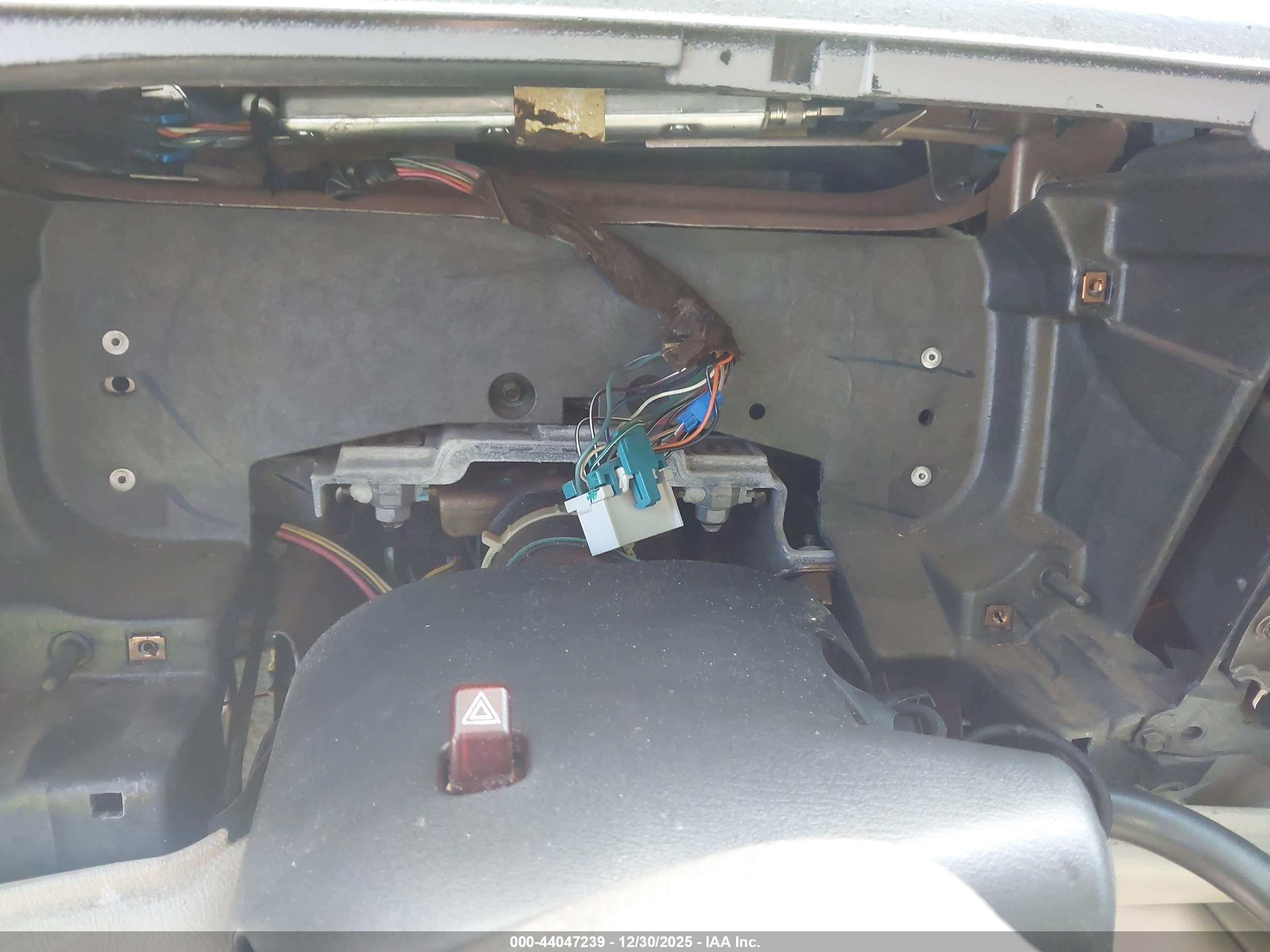 CHEVROLET SUBURBAN image 7