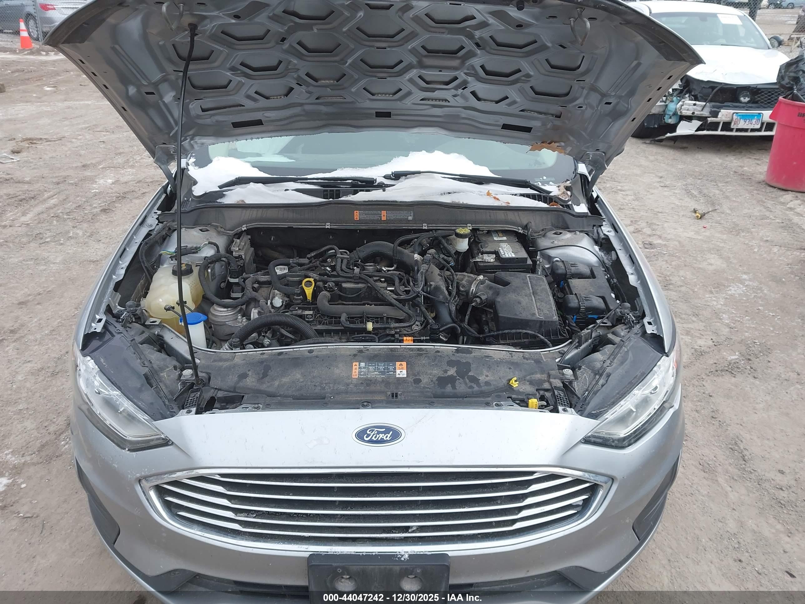 FORD FUSION image 10
