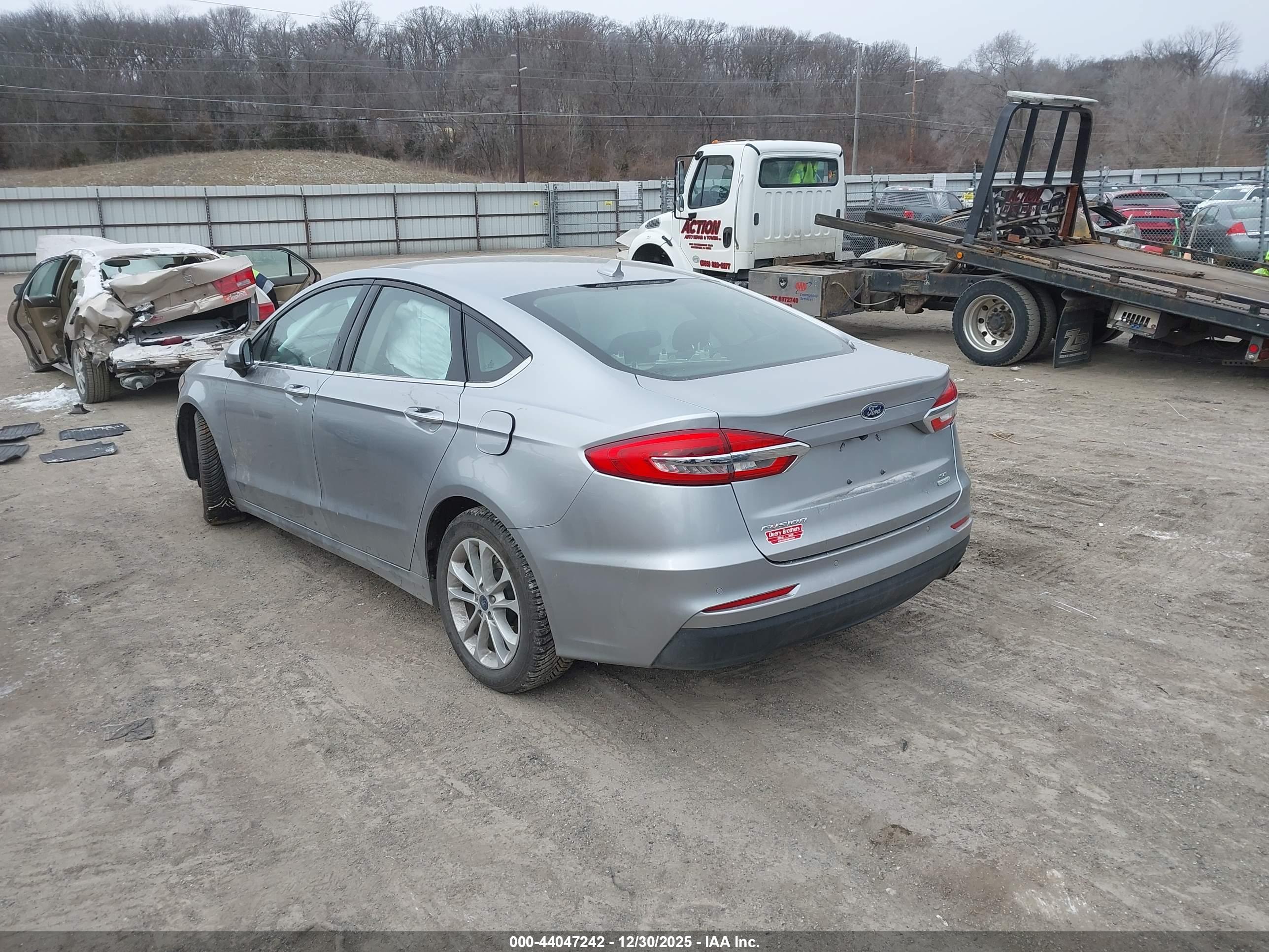 FORD FUSION image 3