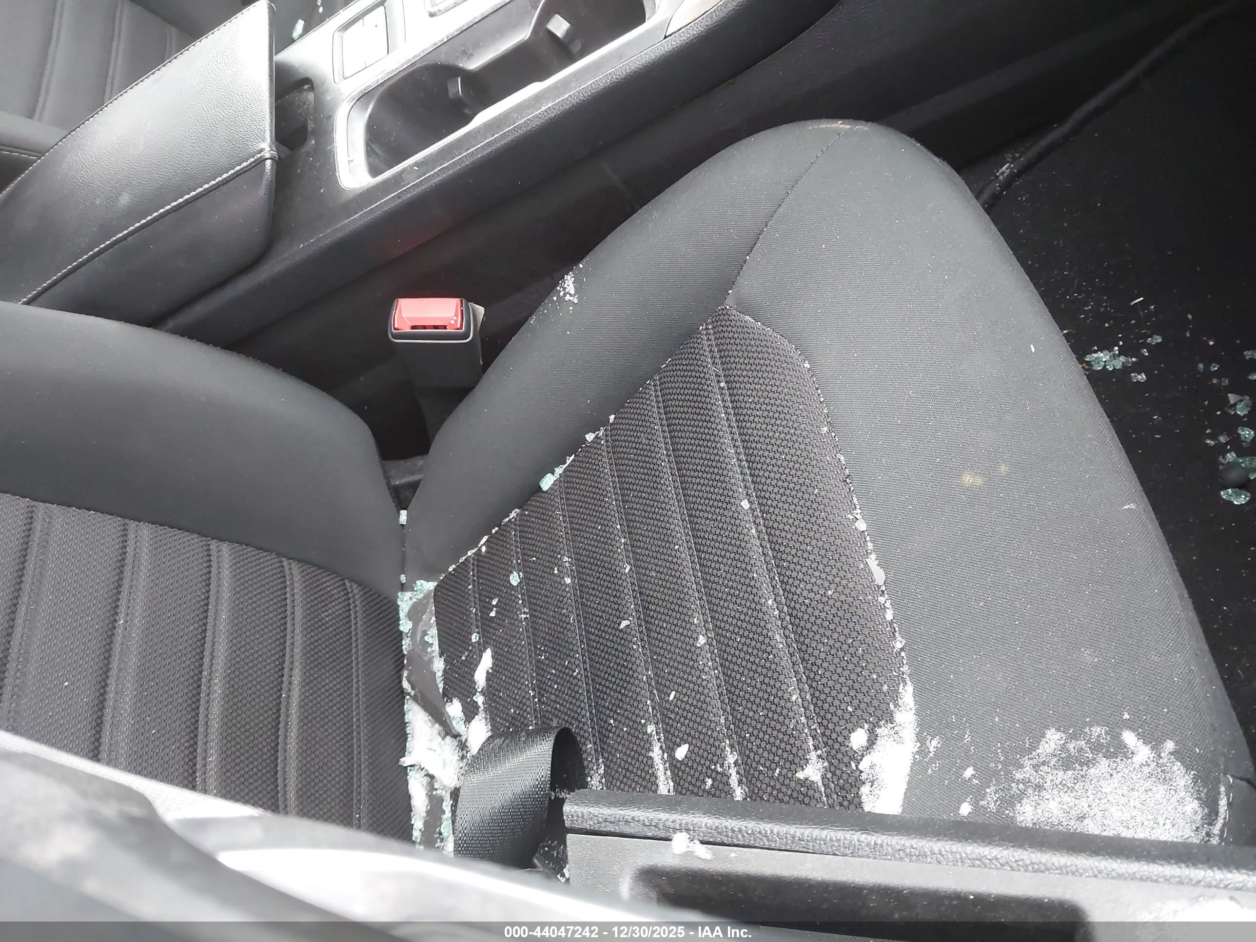 FORD FUSION image 5