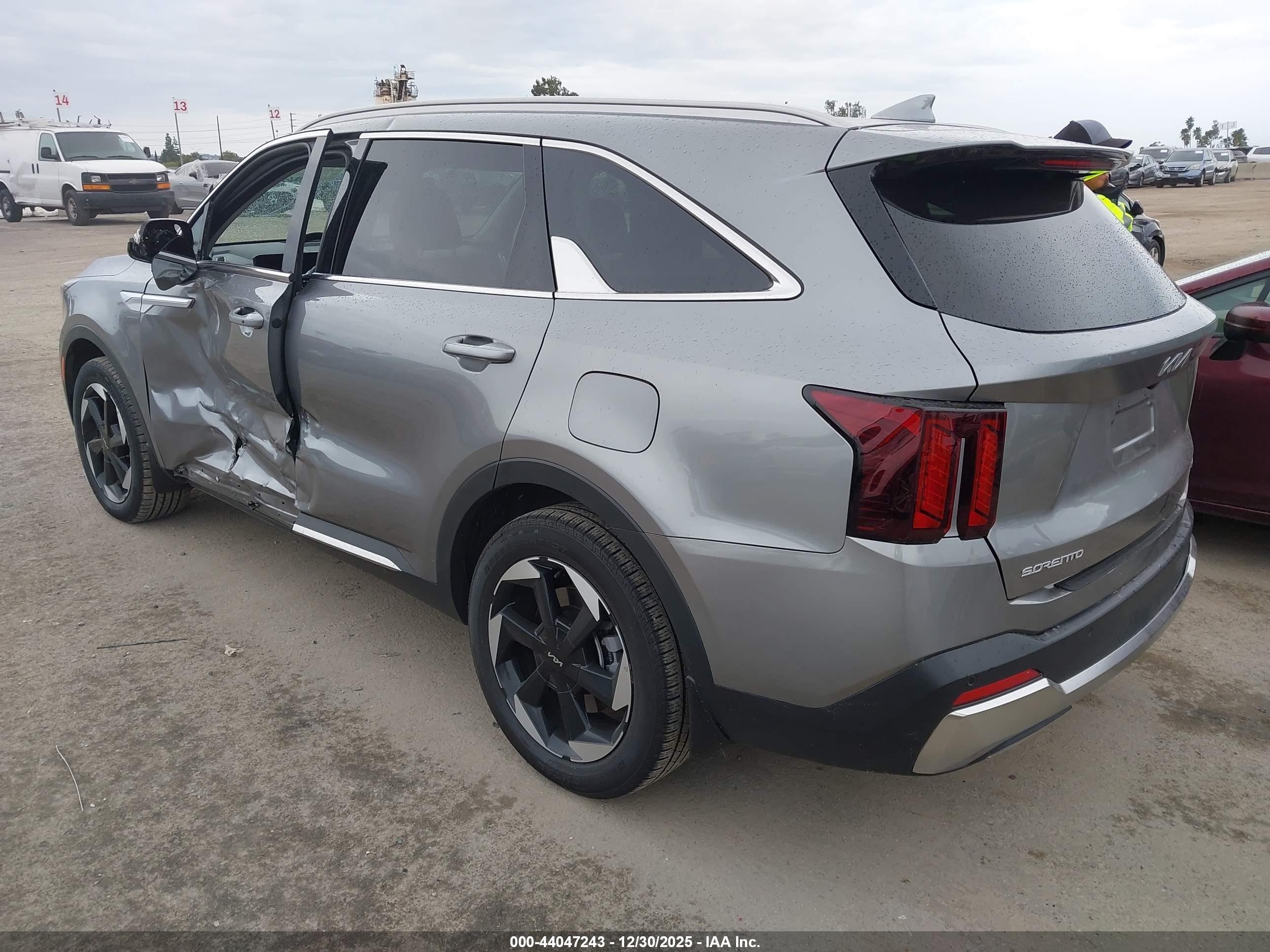 KIA SORENTO image 3