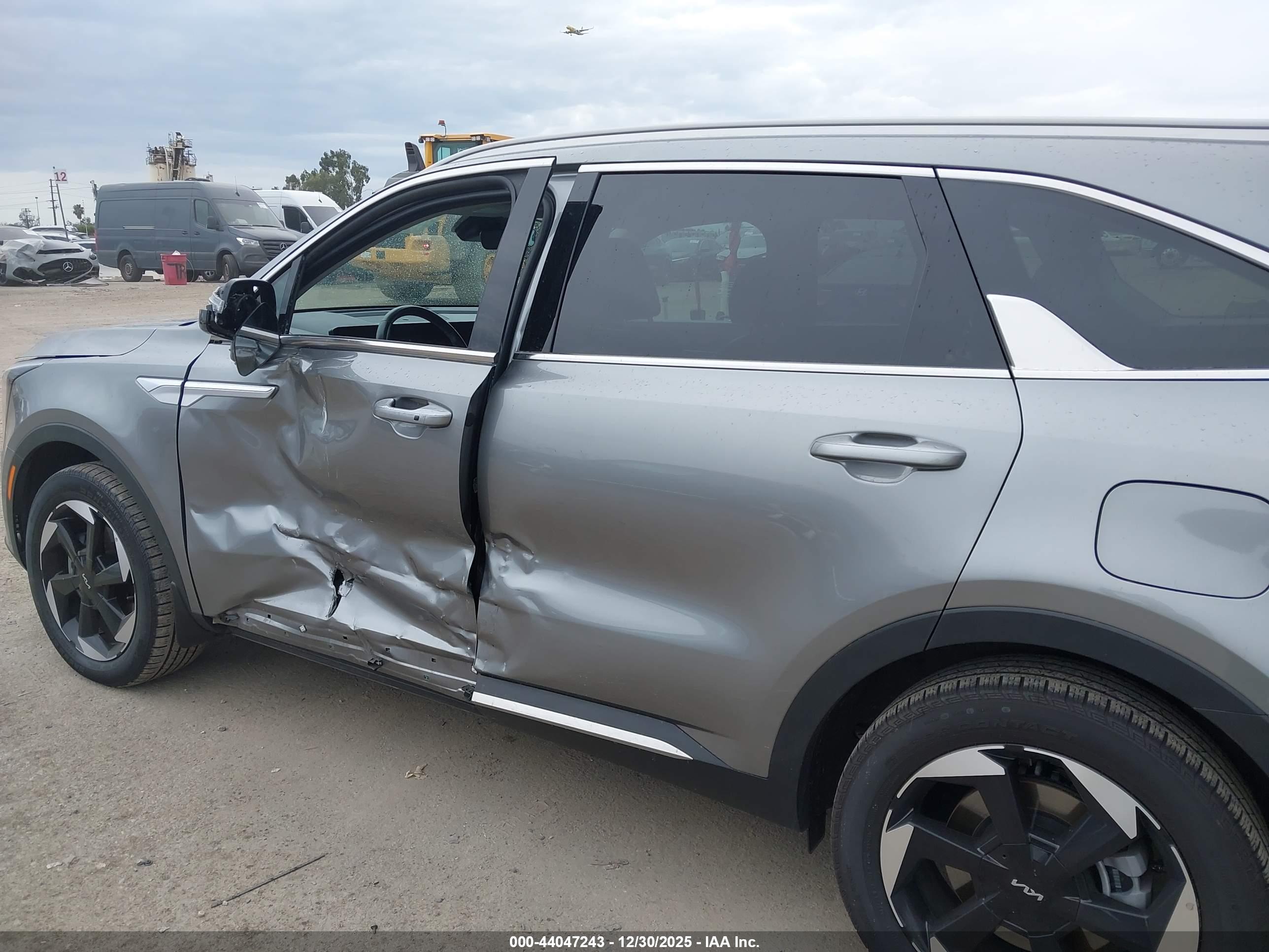 KIA SORENTO image 6