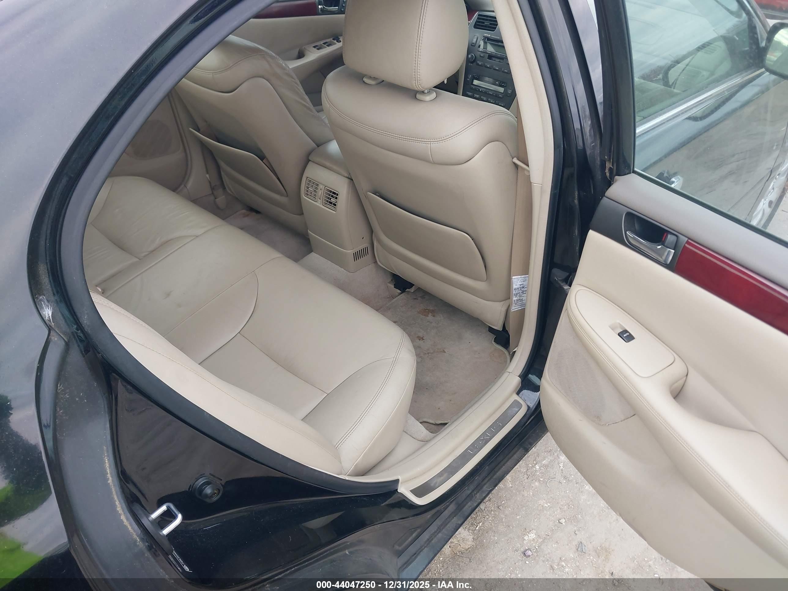 LEXUS ES image 8