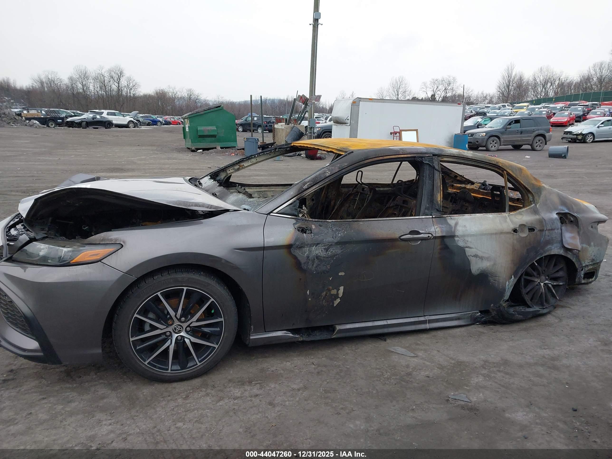TOYOTA CAMRY image 6