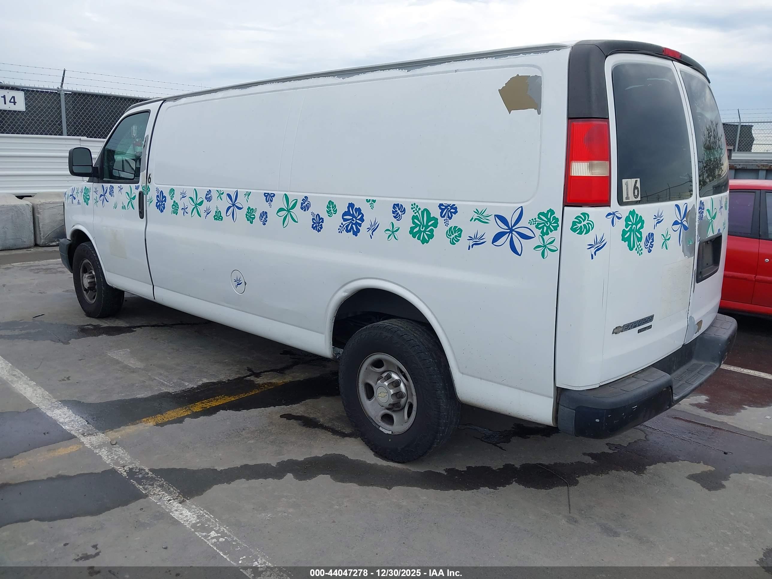 CHEVROLET EXPRESS image 3