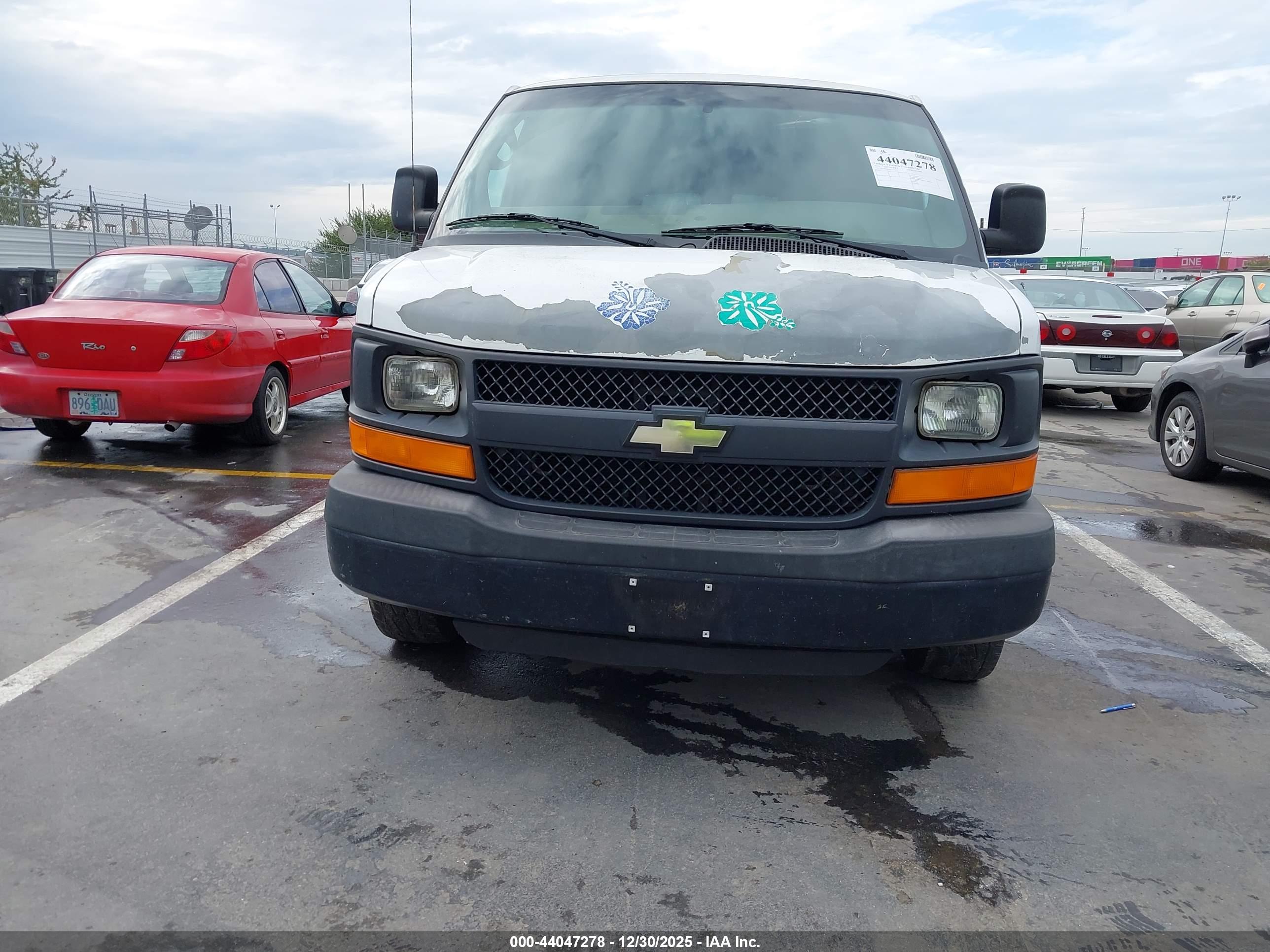 CHEVROLET EXPRESS image 6