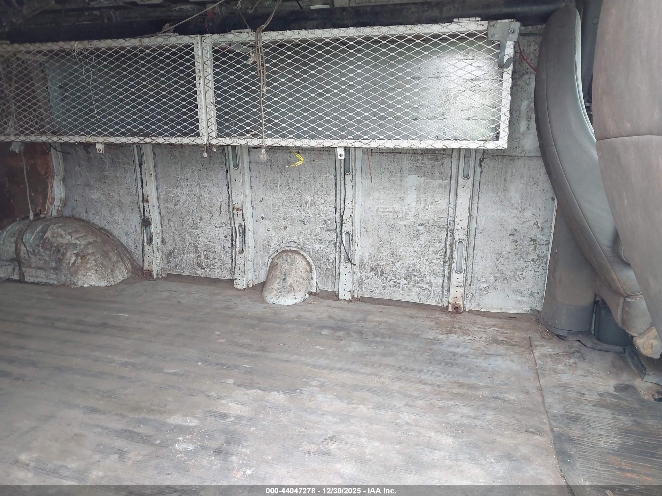 CHEVROLET EXPRESS image 8