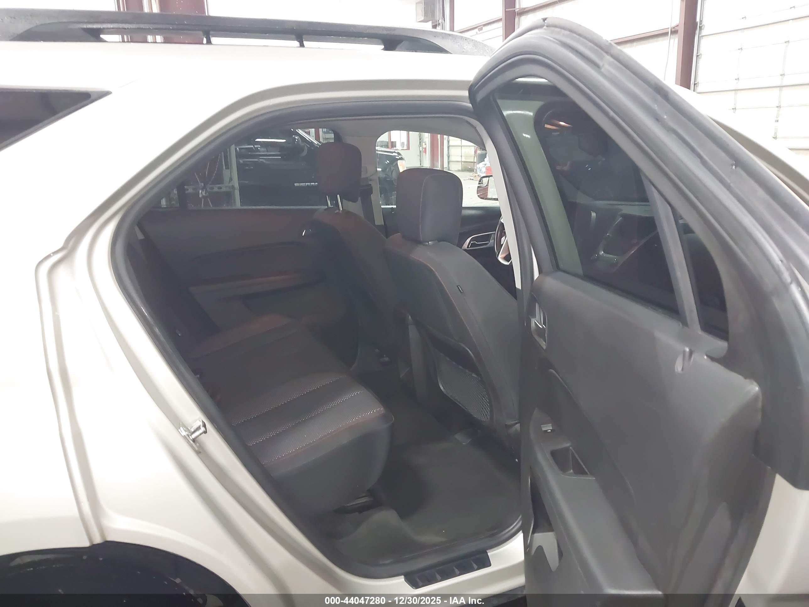 CHEVROLET EQUINOX image 8