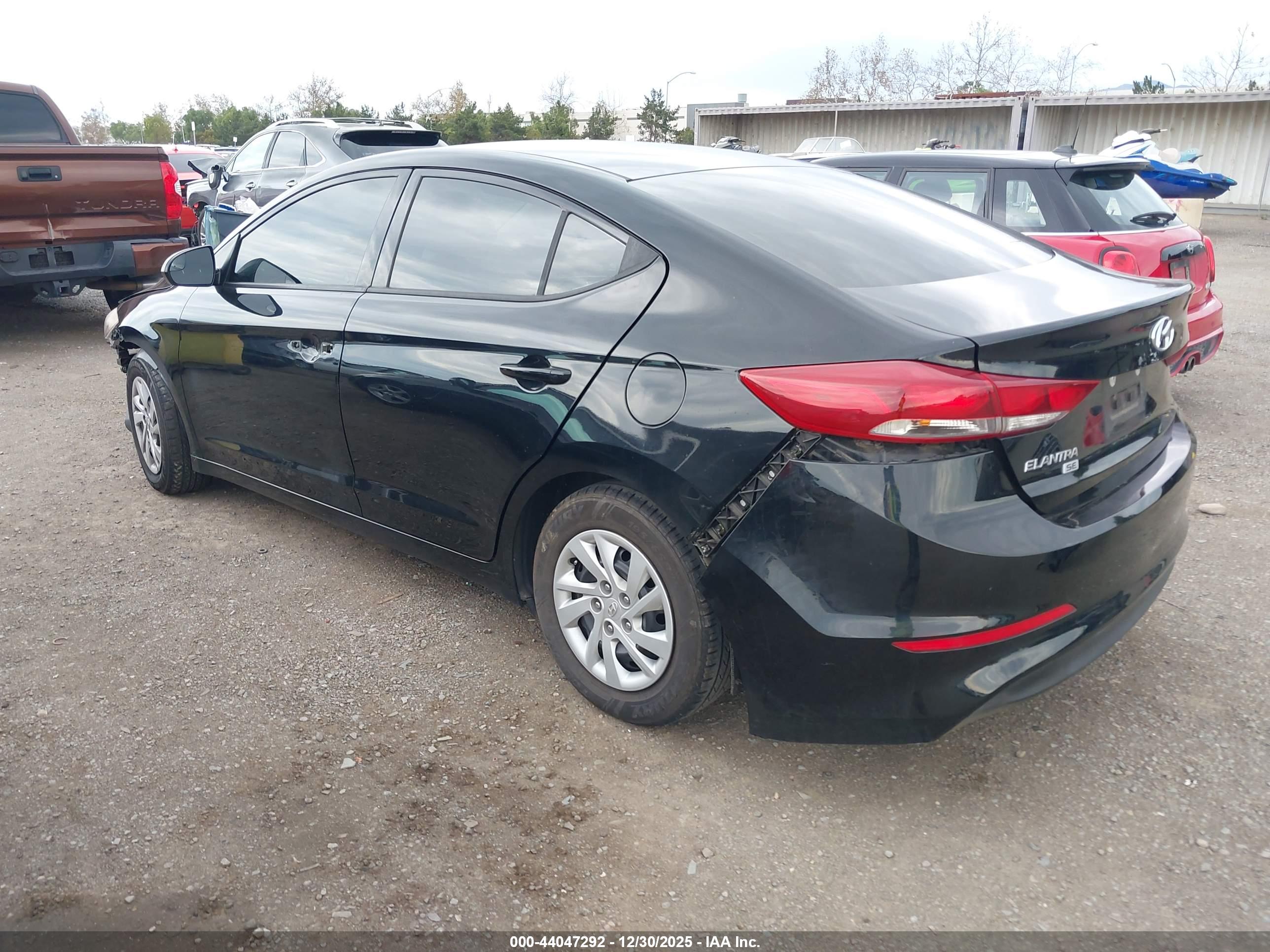 HYUNDAI ELANTRA image 3