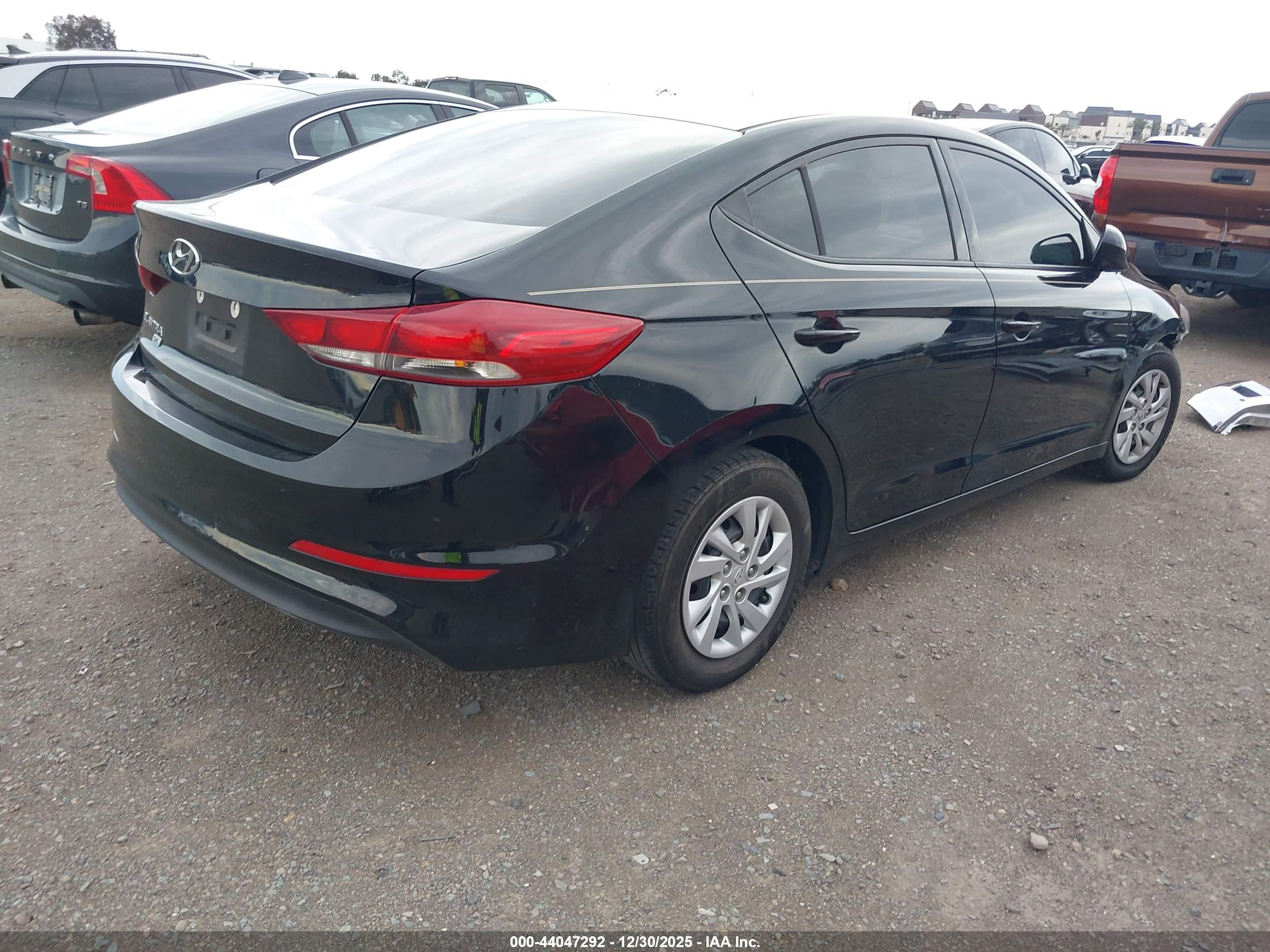 HYUNDAI ELANTRA image 4