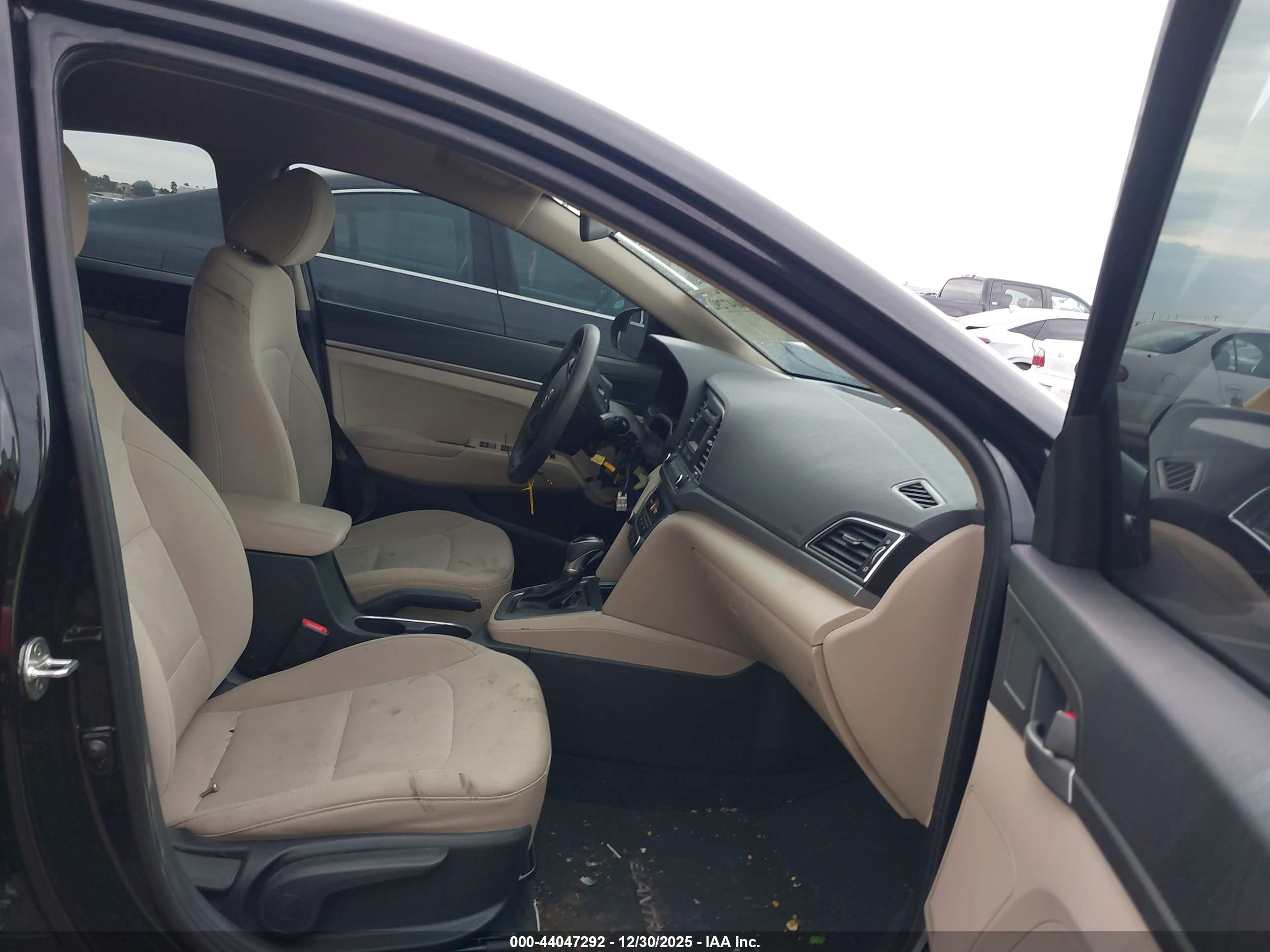 HYUNDAI ELANTRA image 5