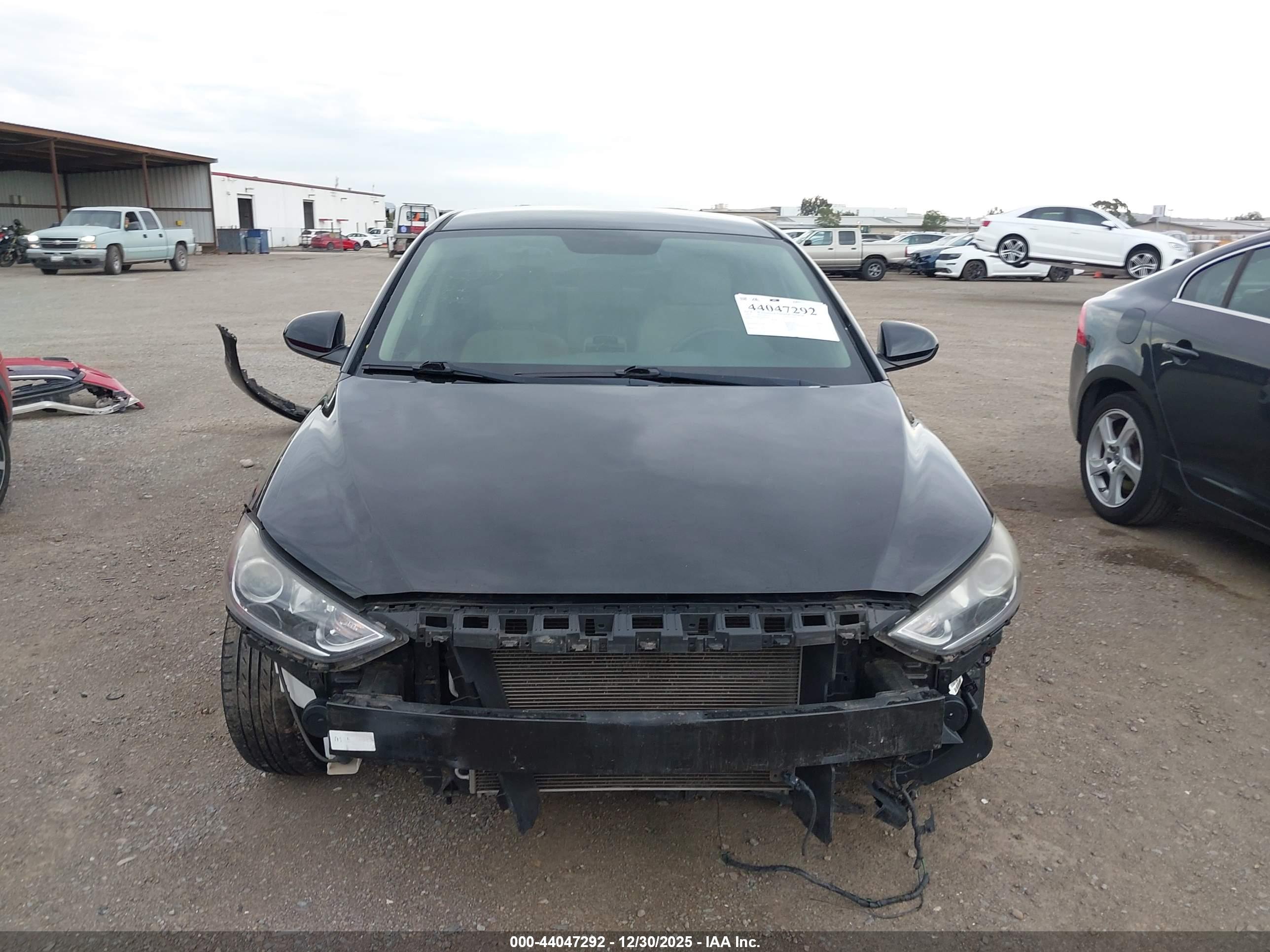 HYUNDAI ELANTRA image 6